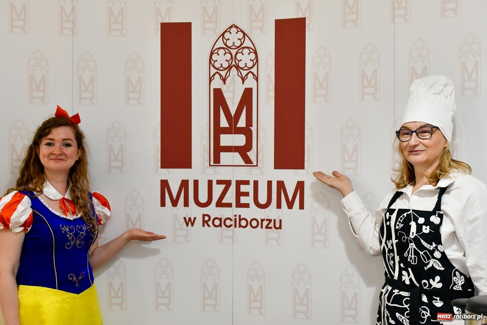 Zdjęcie w galerii na portalu naszraciborz.pl: Huk, muzyka baśniowych światów i archeolożka Egipcjanka. Noc w raciborskim Muzeum wiadomości z regionu