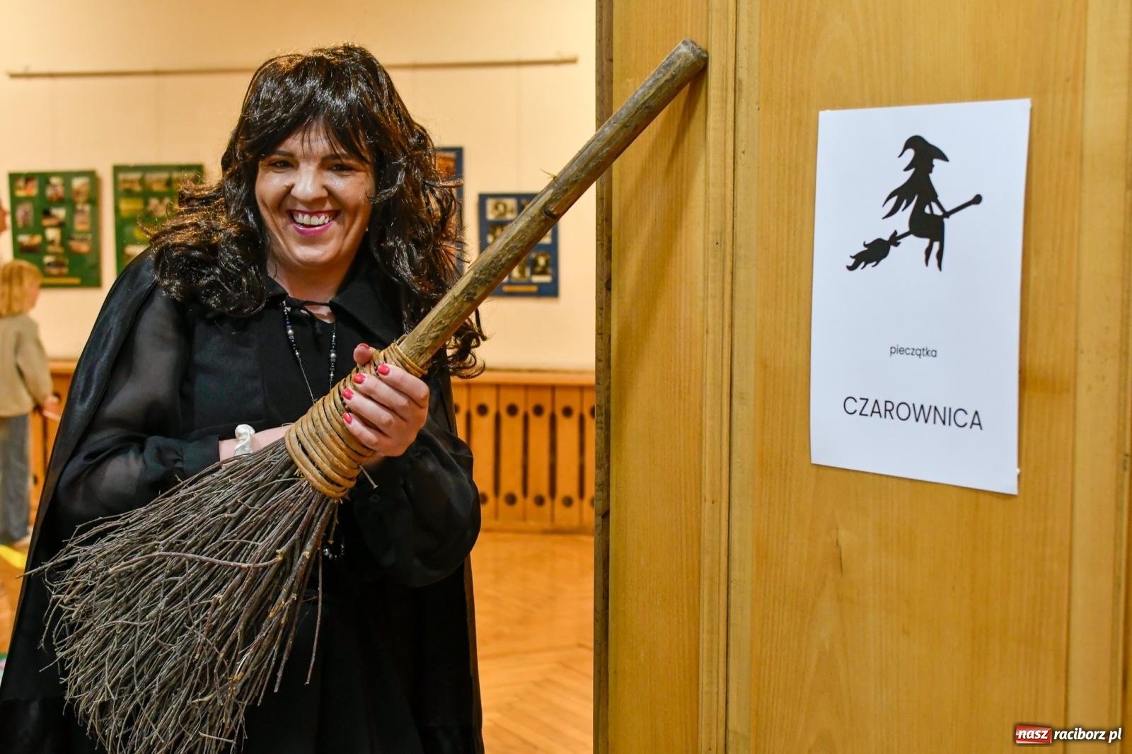 Zdjęcie w galerii na portalu naszraciborz.pl: Huk, muzyka baśniowych światów i archeolożka Egipcjanka. Noc w raciborskim Muzeum wiadomości z regionu