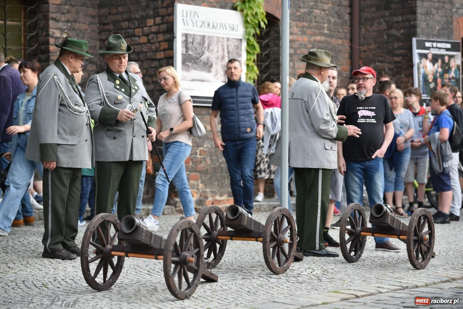 Zdjęcie w galerii na portalu naszraciborz.pl: Huk, muzyka baśniowych światów i archeolożka Egipcjanka. Noc w raciborskim Muzeum wiadomości z regionu