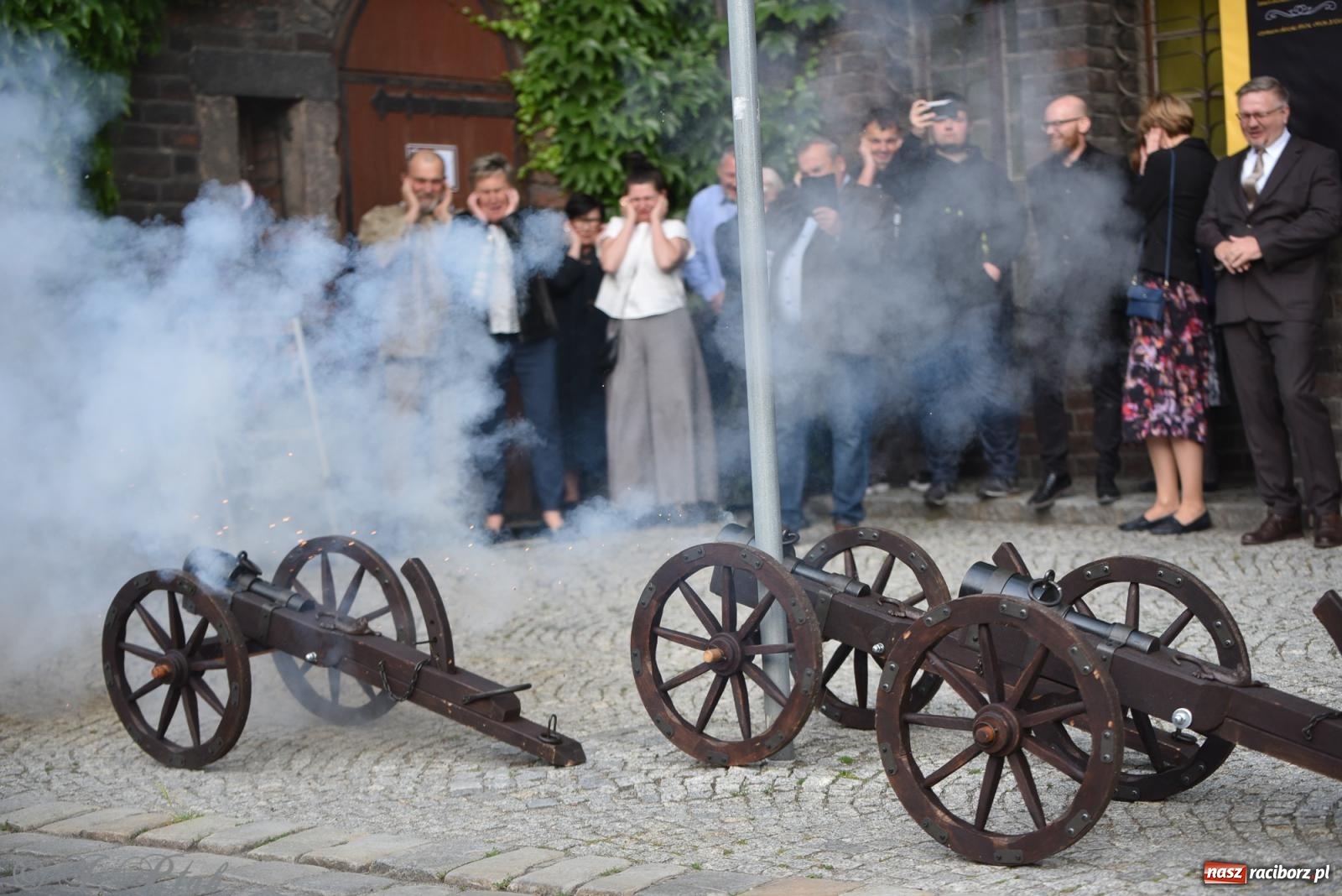 Zdjęcie w galerii na portalu naszraciborz.pl: Huk, muzyka baśniowych światów i archeolożka Egipcjanka. Noc w raciborskim Muzeum wiadomości z regionu
