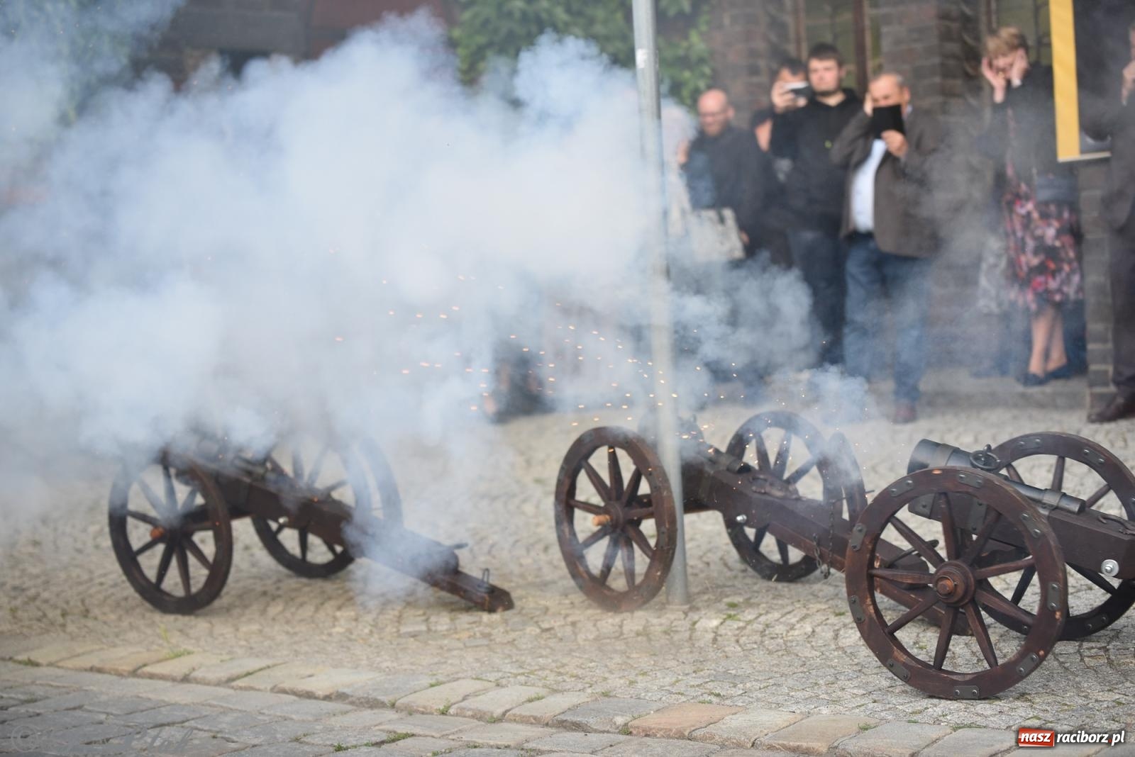 Zdjęcie w galerii na portalu naszraciborz.pl: Huk, muzyka baśniowych światów i archeolożka Egipcjanka. Noc w raciborskim Muzeum wiadomości z regionu