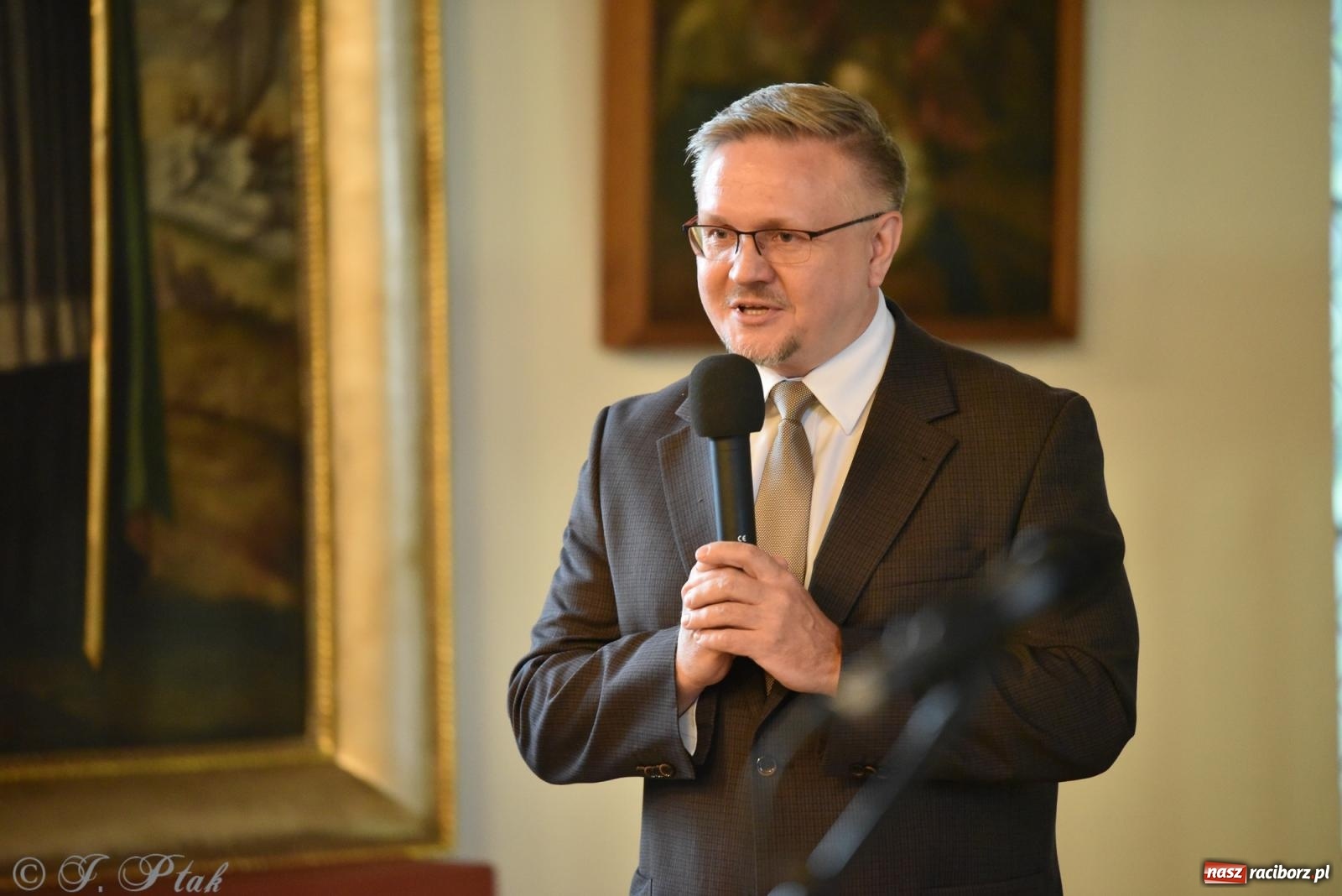 Zdjęcie w galerii na portalu naszraciborz.pl: Huk, muzyka baśniowych światów i archeolożka Egipcjanka. Noc w raciborskim Muzeum wiadomości z regionu