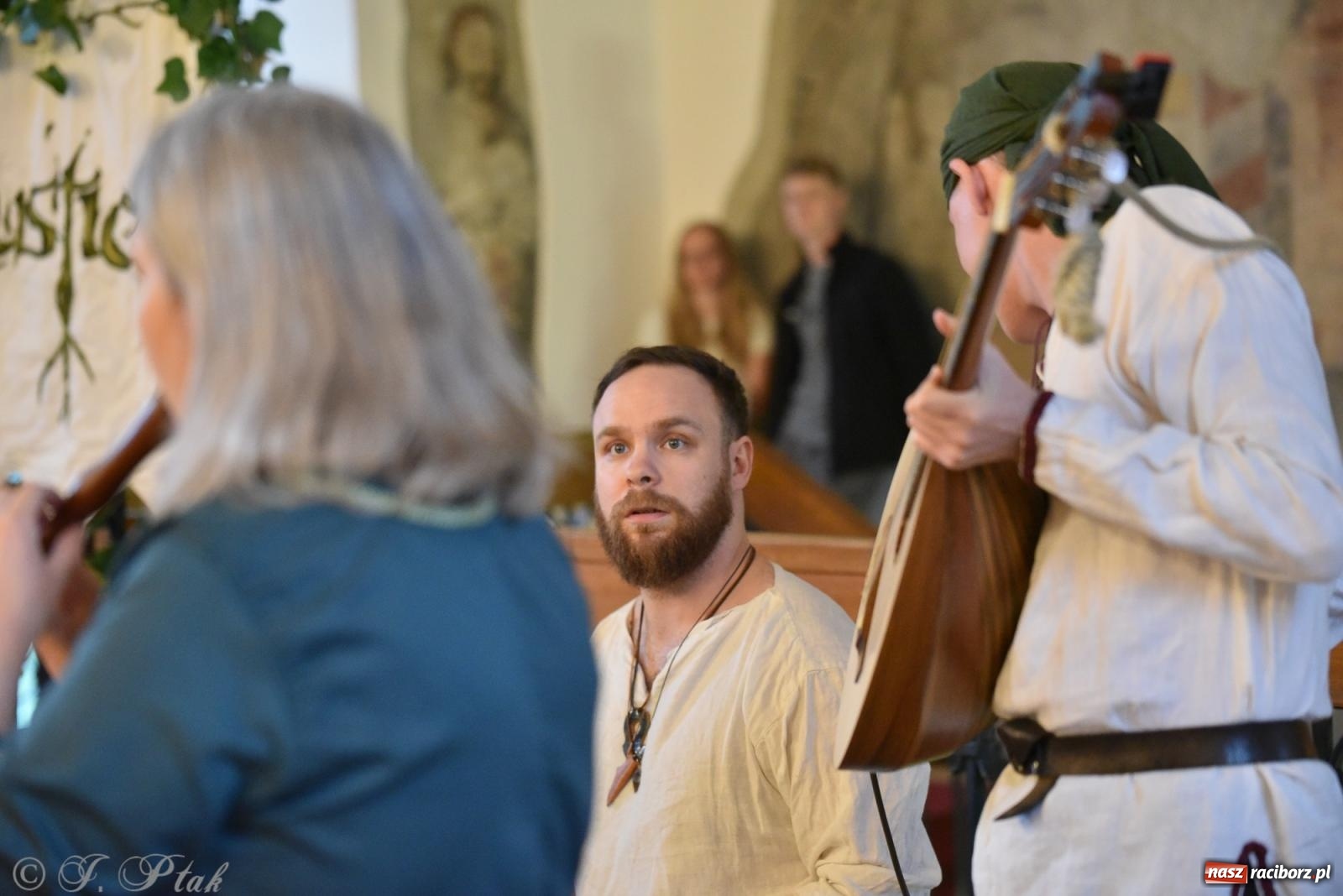 Zdjęcie w galerii na portalu naszraciborz.pl: Huk, muzyka baśniowych światów i archeolożka Egipcjanka. Noc w raciborskim Muzeum wiadomości z regionu