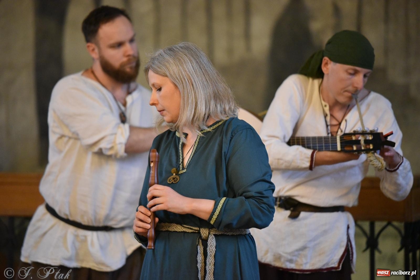 Zdjęcie w galerii na portalu naszraciborz.pl: Huk, muzyka baśniowych światów i archeolożka Egipcjanka. Noc w raciborskim Muzeum wiadomości z regionu