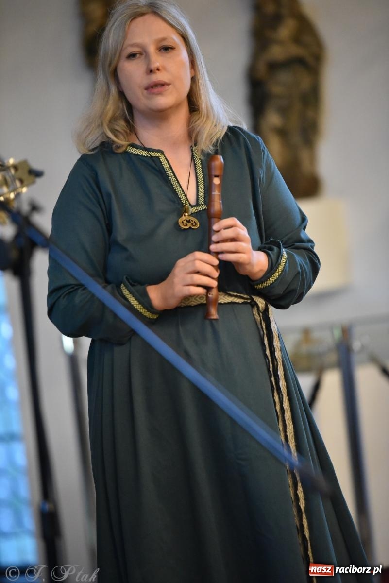 Zdjęcie w galerii na portalu naszraciborz.pl: Huk, muzyka baśniowych światów i archeolożka Egipcjanka. Noc w raciborskim Muzeum wiadomości z regionu