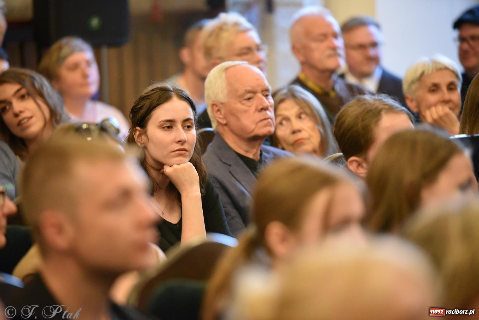 Zdjęcie w galerii na portalu naszraciborz.pl: Huk, muzyka baśniowych światów i archeolożka Egipcjanka. Noc w raciborskim Muzeum wiadomości z regionu