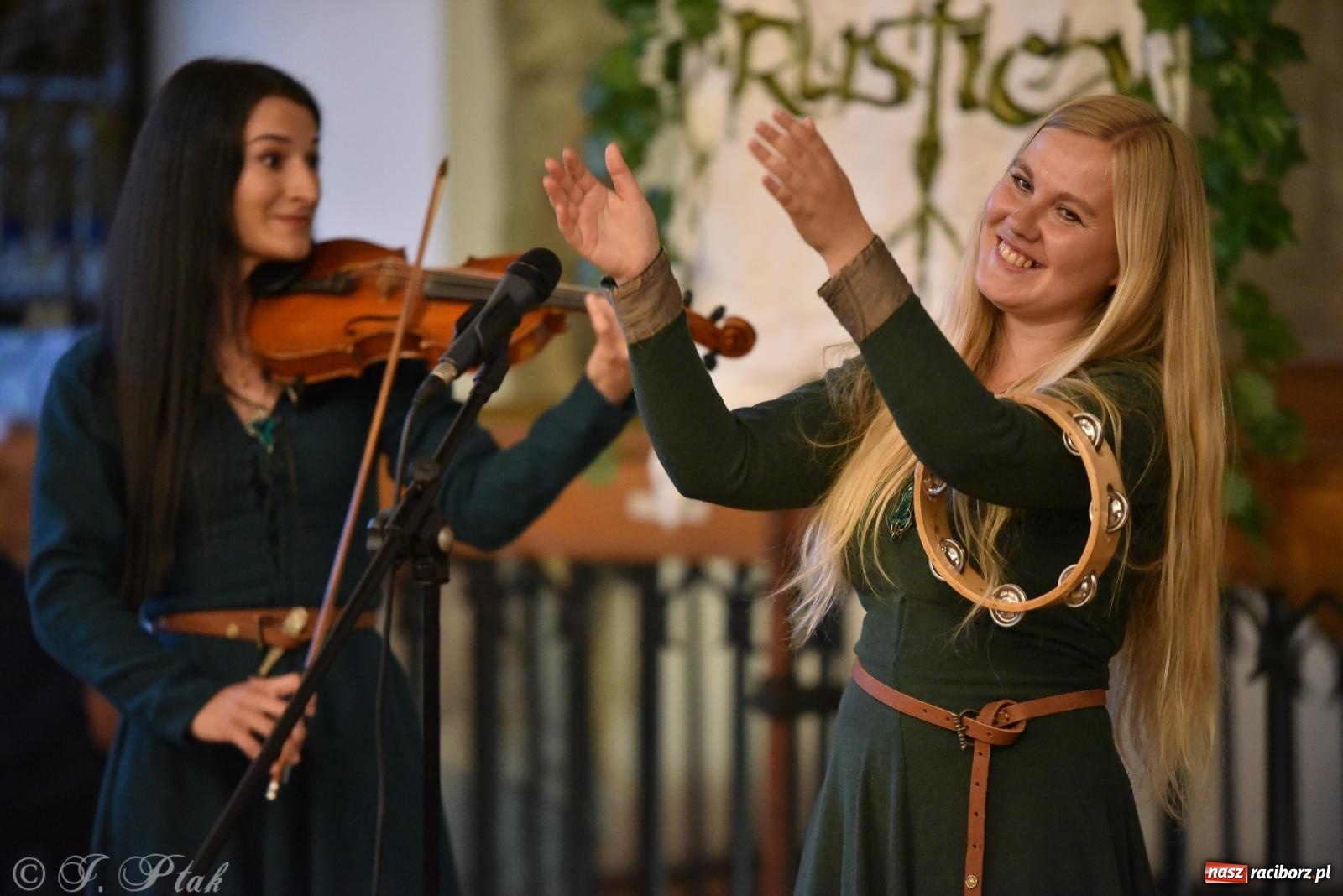 Zdjęcie w galerii na portalu naszraciborz.pl: Huk, muzyka baśniowych światów i archeolożka Egipcjanka. Noc w raciborskim Muzeum wiadomości z regionu