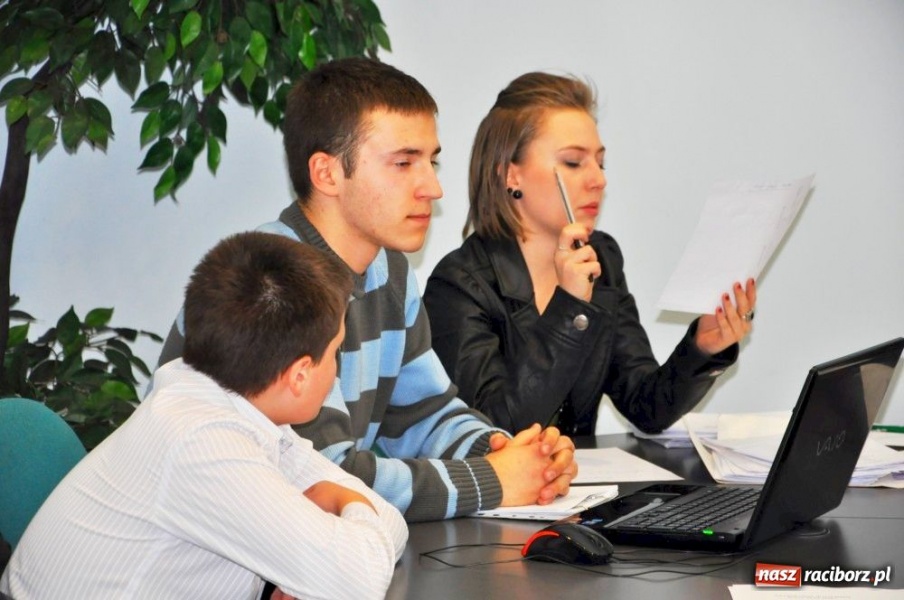 Zdjęcie w galerii na portalu naszraciborz.pl: Jajko niespodzianka i turniej siatkówki wiadomości z regionu