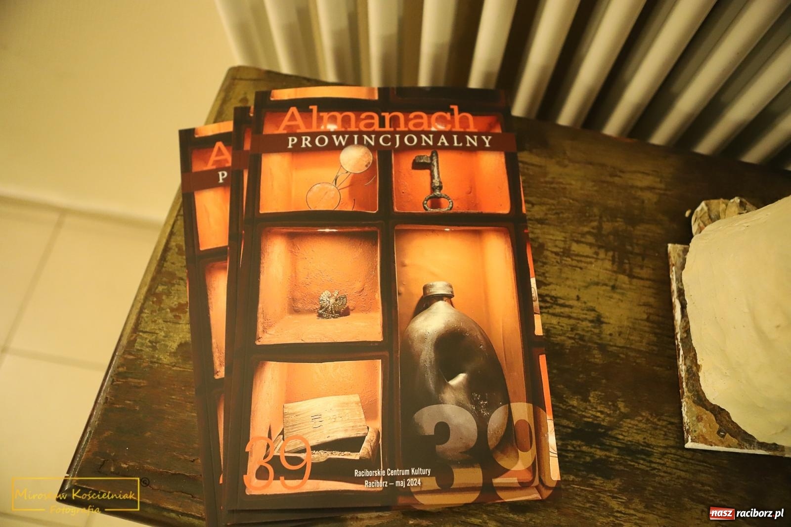 Zdjęcie w galerii na portalu naszraciborz.pl: Almanach Prowincjonalny nr 39 - spotkanie promocyjne w RCK wiadomości z regionu