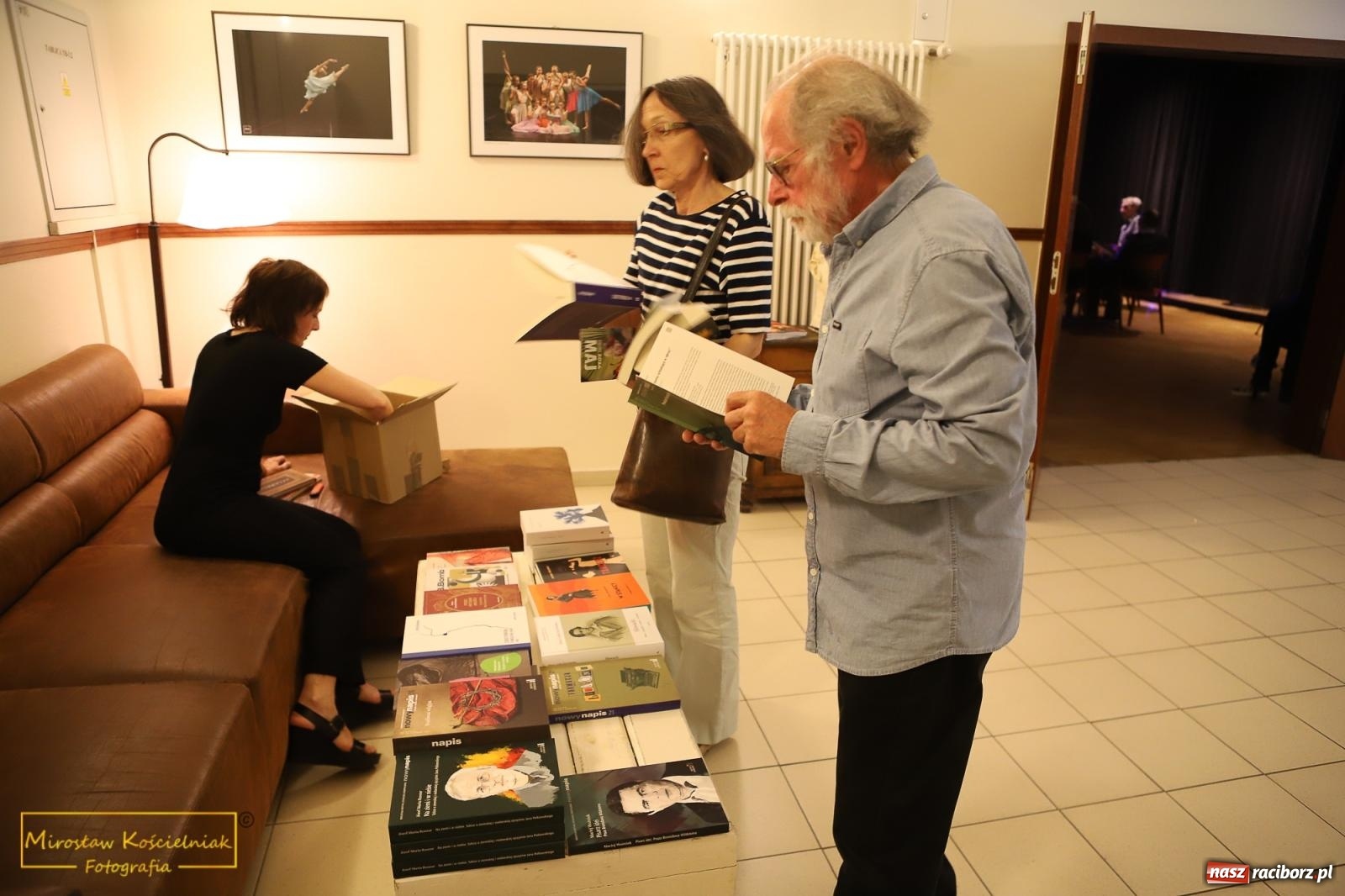 Zdjęcie w galerii na portalu naszraciborz.pl: Almanach Prowincjonalny nr 39 - spotkanie promocyjne w RCK wiadomości z regionu