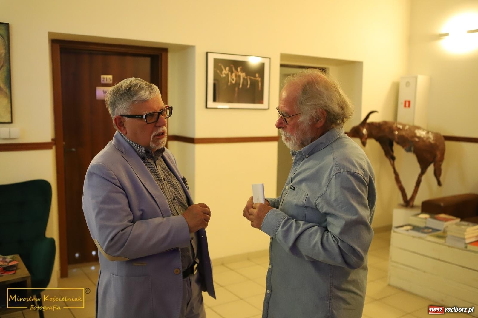 Zdjęcie w galerii na portalu naszraciborz.pl: Almanach Prowincjonalny nr 39 - spotkanie promocyjne w RCK wiadomości z regionu