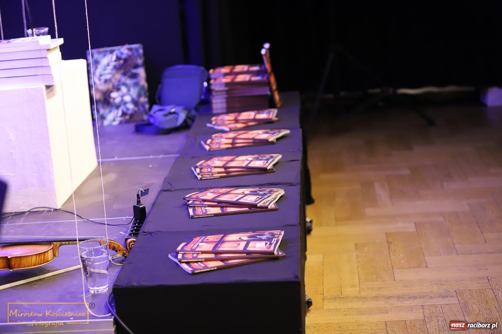 Zdjęcie w galerii na portalu naszraciborz.pl: Almanach Prowincjonalny nr 39 - spotkanie promocyjne w RCK wiadomości z regionu