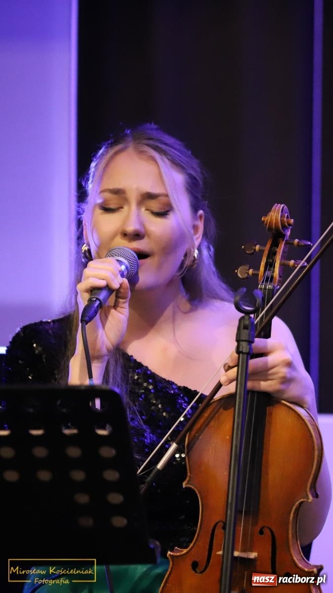 Zdjęcie w galerii na portalu naszraciborz.pl: Almanach Prowincjonalny nr 39 - spotkanie promocyjne w RCK wiadomości z regionu