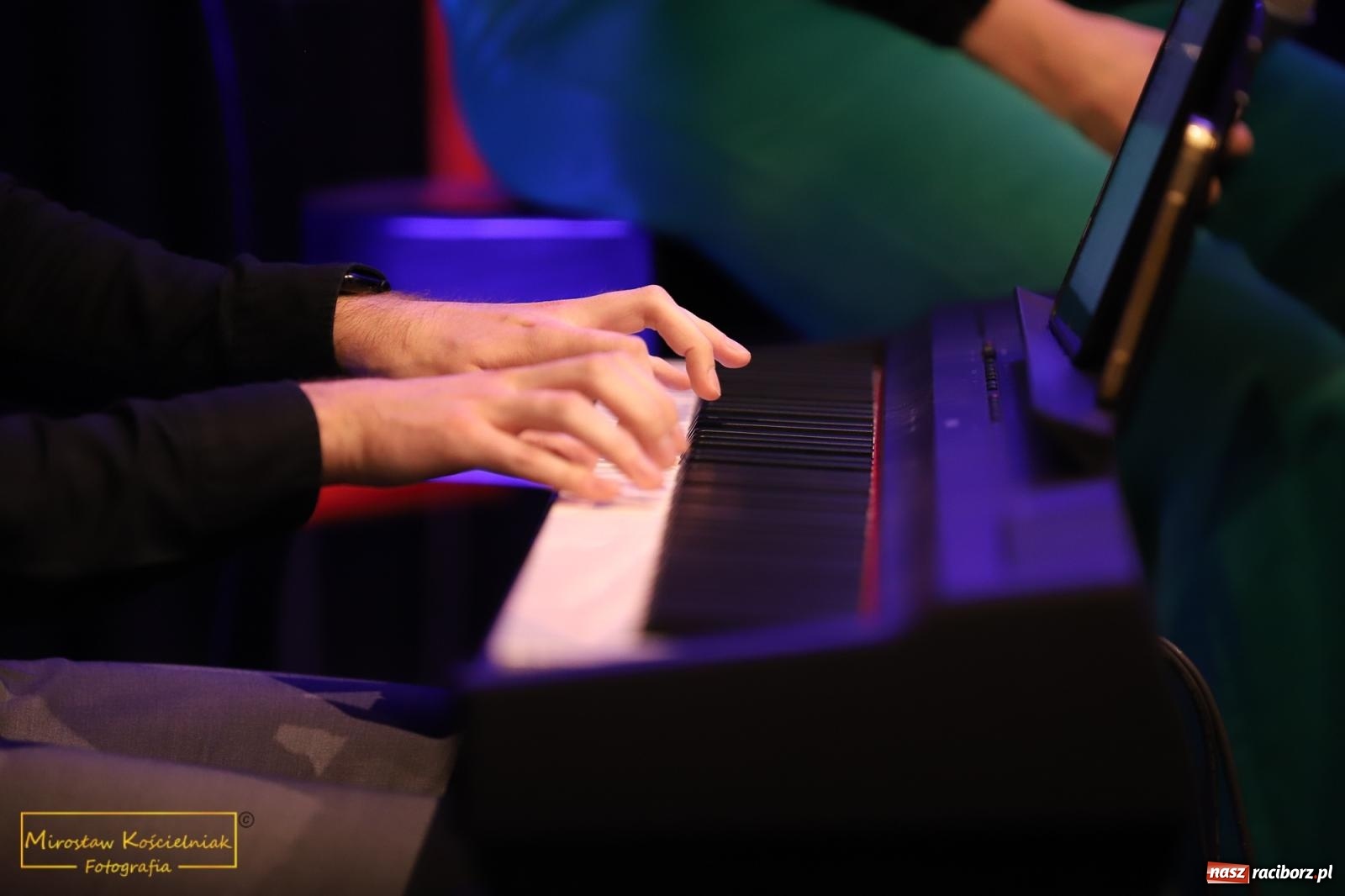 Zdjęcie w galerii na portalu naszraciborz.pl: Almanach Prowincjonalny nr 39 - spotkanie promocyjne w RCK wiadomości z regionu