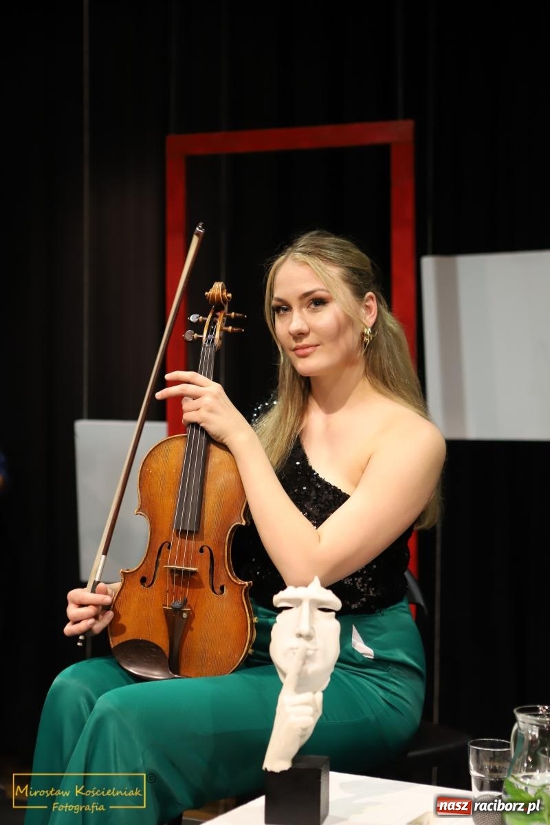 Zdjęcie w galerii na portalu naszraciborz.pl: Almanach Prowincjonalny nr 39 - spotkanie promocyjne w RCK wiadomości z regionu