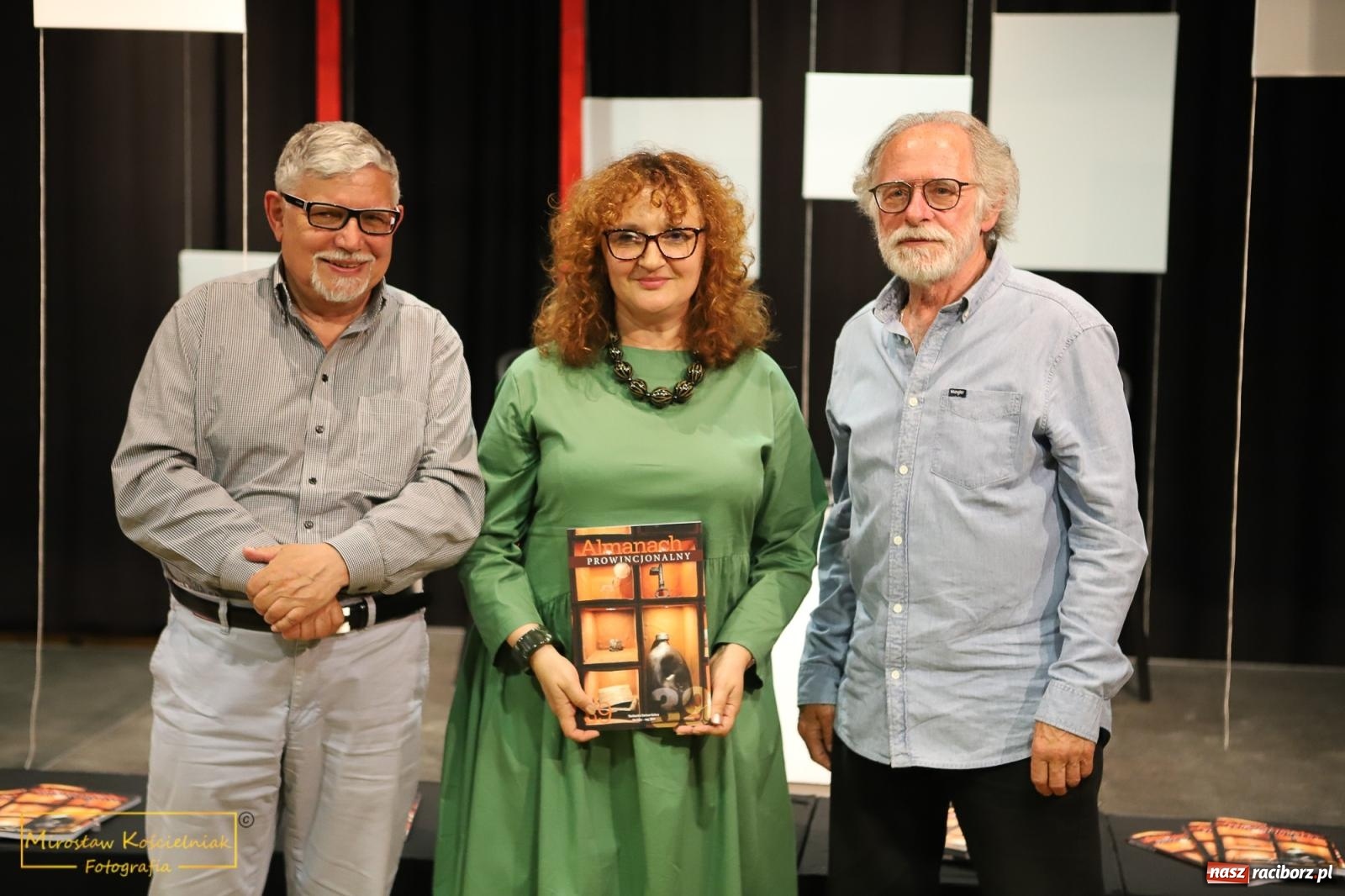 Zdjęcie w galerii na portalu naszraciborz.pl: Almanach Prowincjonalny nr 39 - spotkanie promocyjne w RCK wiadomości z regionu