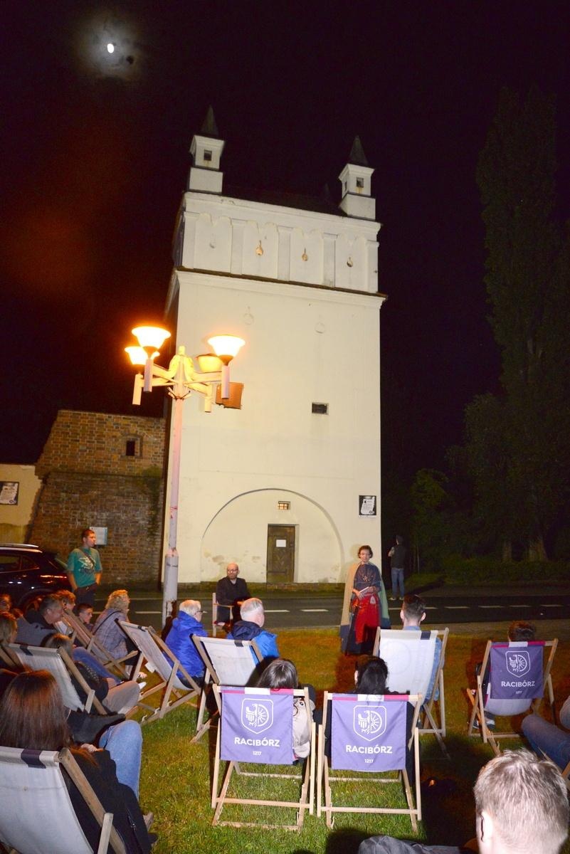 Zdjęcie w galerii na portalu naszraciborz.pl: Przy baszcie wspomniano tragedię kobiet oskarżonych o czary wiadomości z regionu
