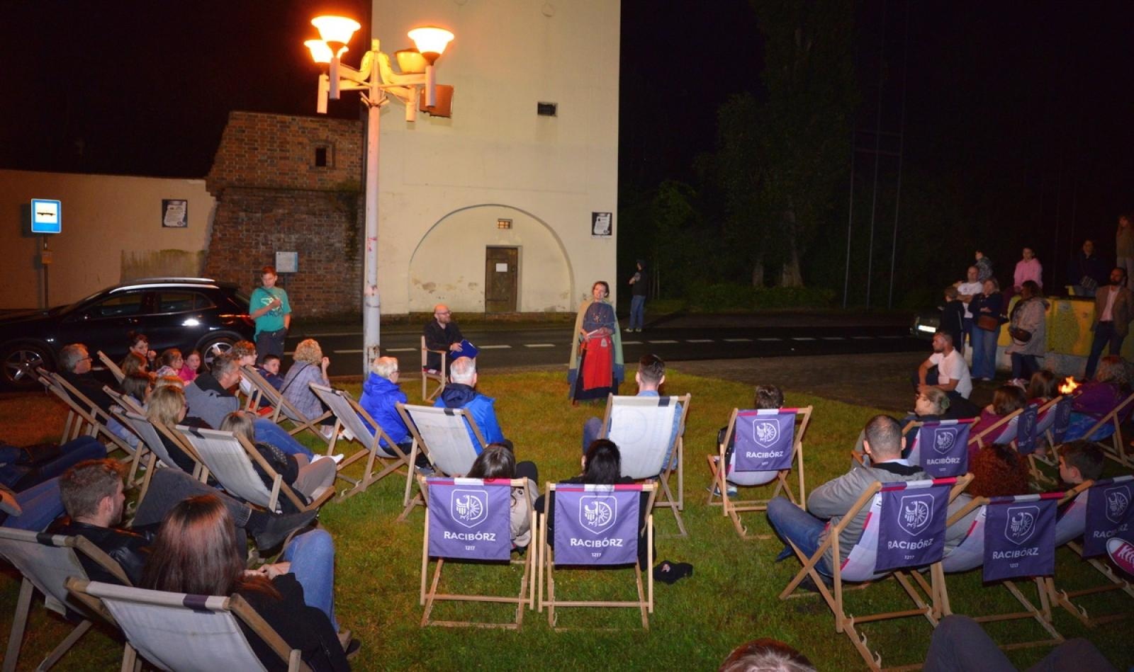 Zdjęcie w galerii na portalu naszraciborz.pl: Przy baszcie wspomniano tragedię kobiet oskarżonych o czary wiadomości z regionu