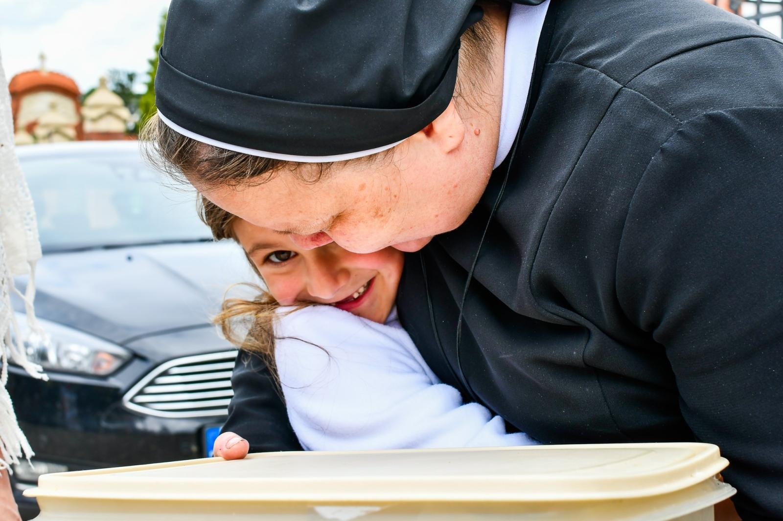 Zdjęcie w galerii na portalu naszraciborz.pl: Biskup opolski przyjechał do Raciborza-Brzezia z osobistą intencją. Modlił się przy grobie s. M. Dulcissimy wiadomości z regionu