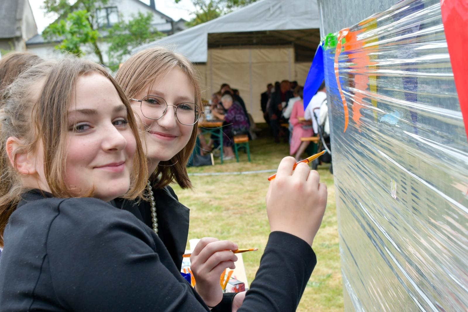 Zdjęcie w galerii na portalu naszraciborz.pl: Biskup opolski przyjechał do Raciborza-Brzezia z osobistą intencją. Modlił się przy grobie s. M. Dulcissimy wiadomości z regionu
