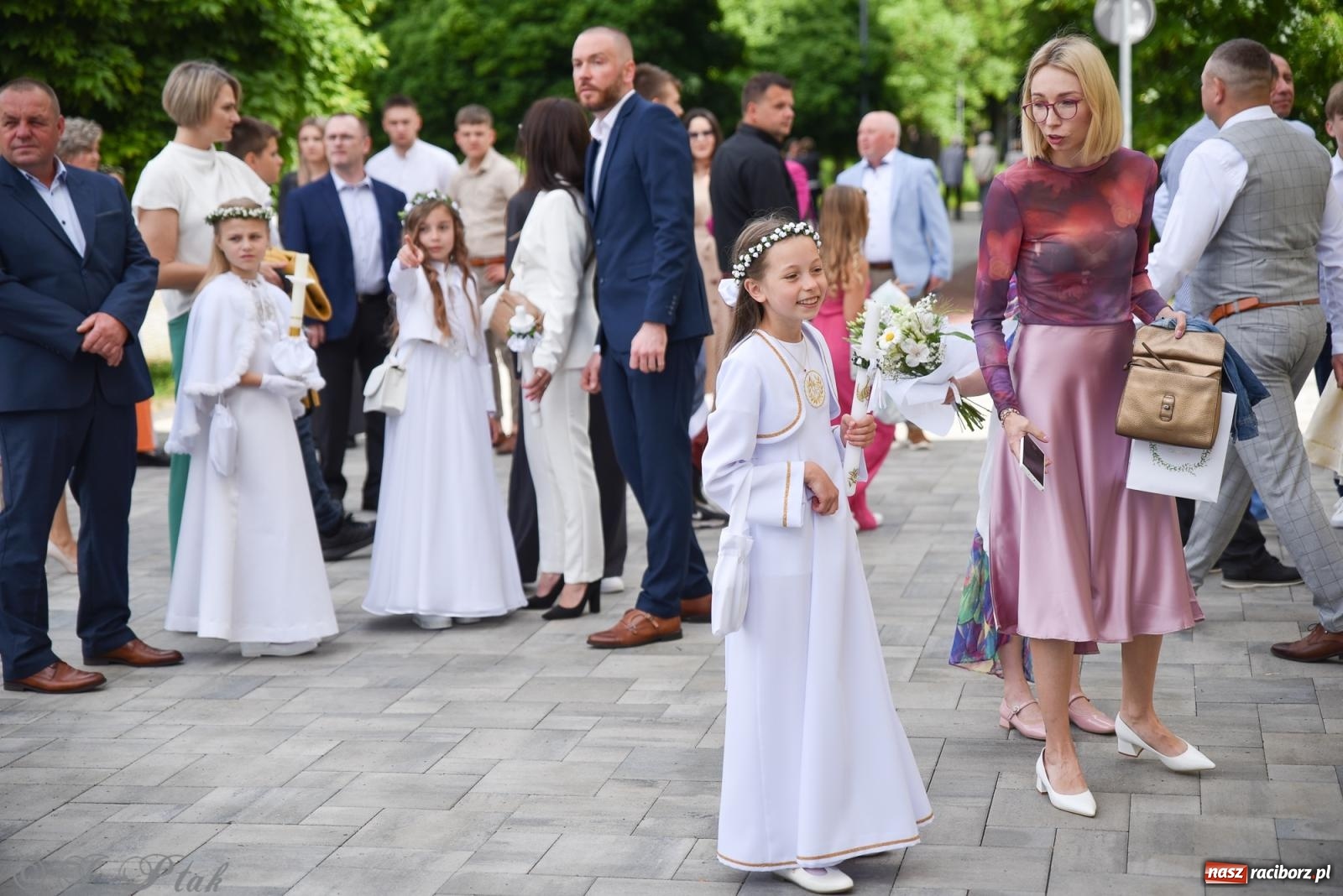 Zdjęcie w galerii na portalu naszraciborz.pl: Uroczystość I Komunii Świętej w parafii Matki Bożej wiadomości z regionu