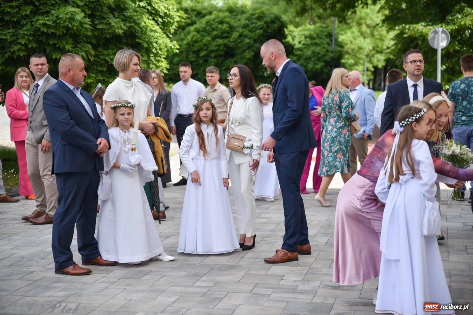 Zdjęcie w galerii na portalu naszraciborz.pl: Uroczystość I Komunii Świętej w parafii Matki Bożej wiadomości z regionu