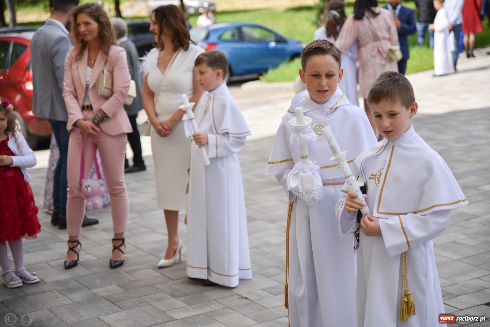 Zdjęcie w galerii na portalu naszraciborz.pl: Uroczystość I Komunii Świętej w parafii Matki Bożej wiadomości z regionu