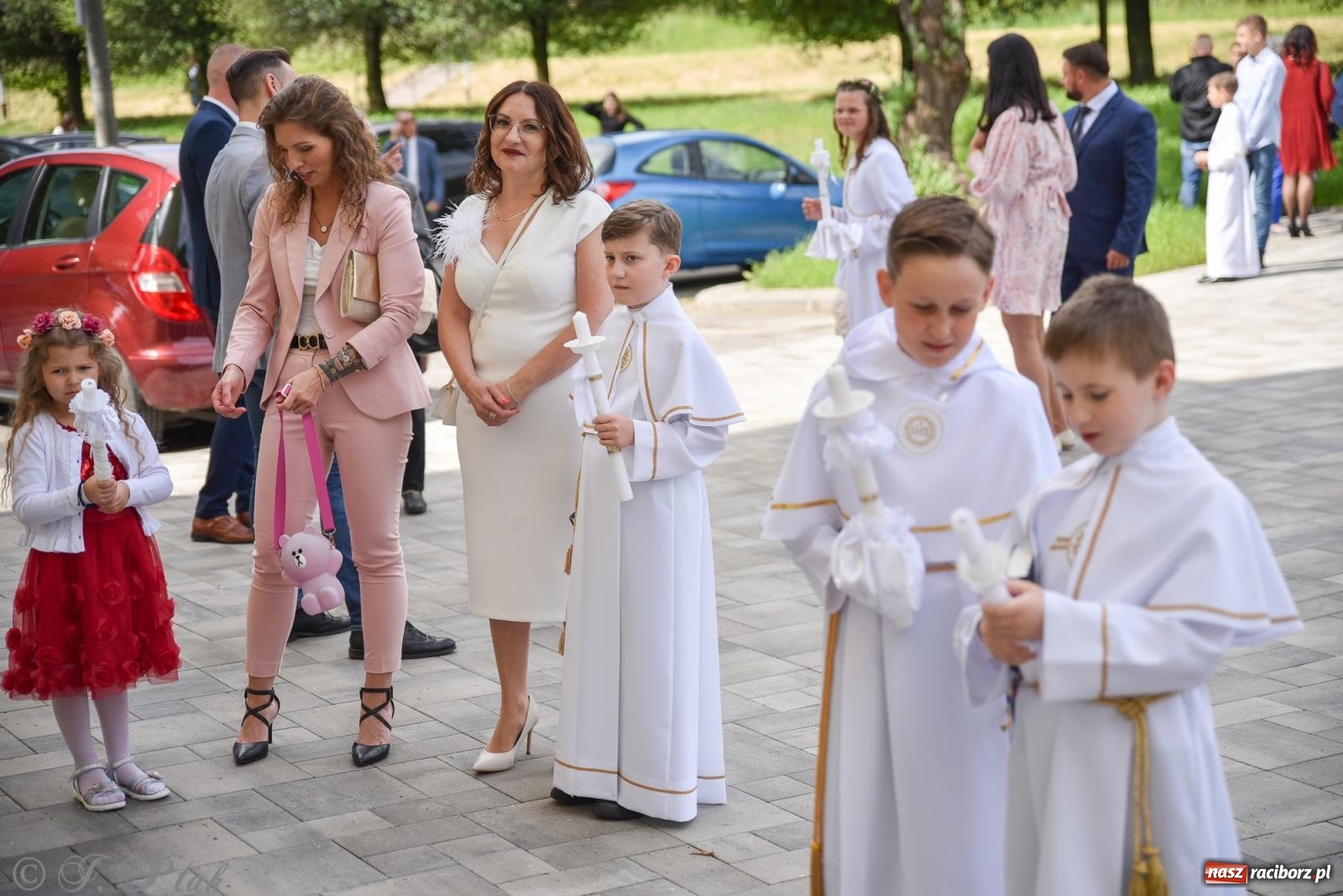 Zdjęcie w galerii na portalu naszraciborz.pl: Uroczystość I Komunii Świętej w parafii Matki Bożej wiadomości z regionu