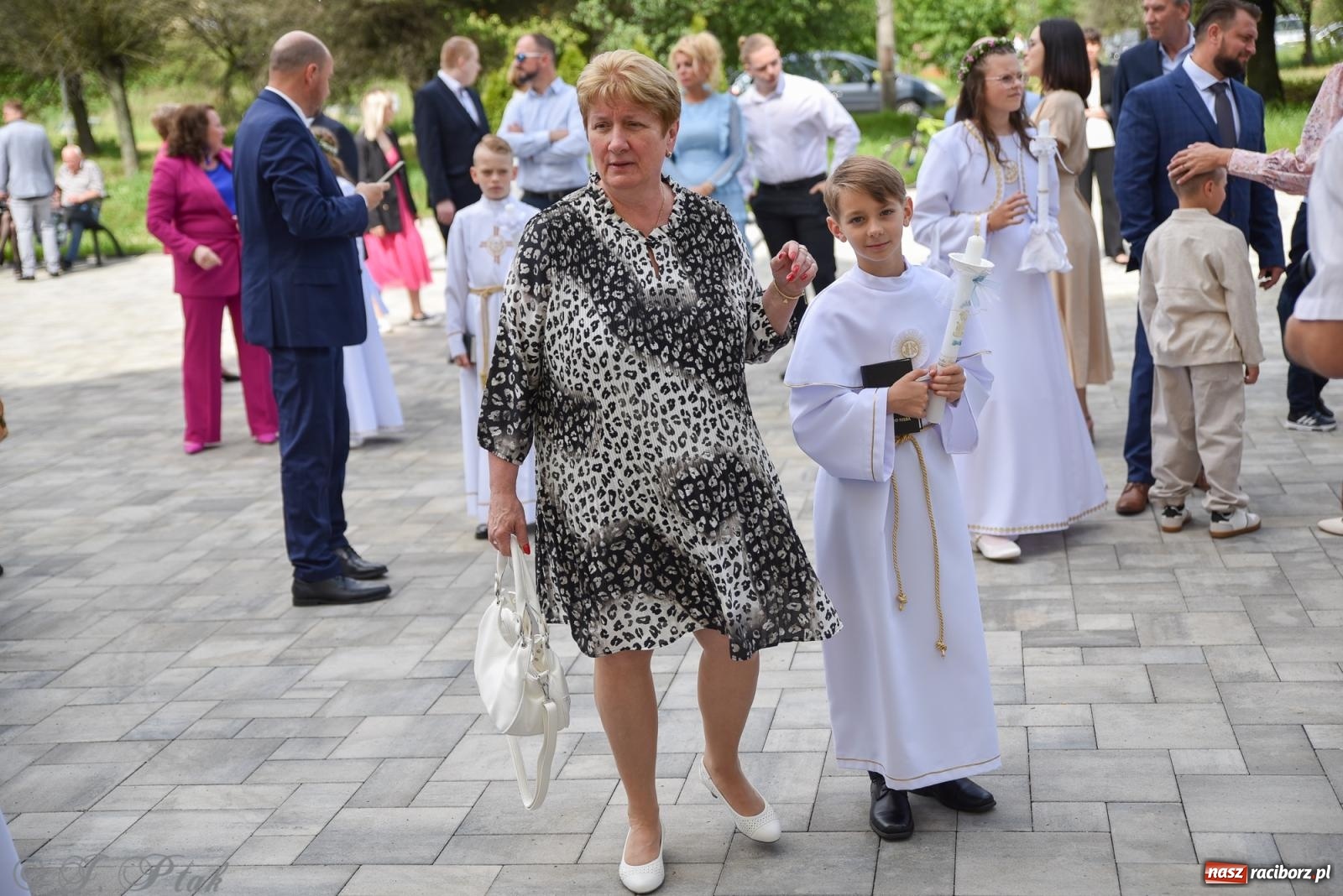 Zdjęcie w galerii na portalu naszraciborz.pl: Uroczystość I Komunii Świętej w parafii Matki Bożej wiadomości z regionu