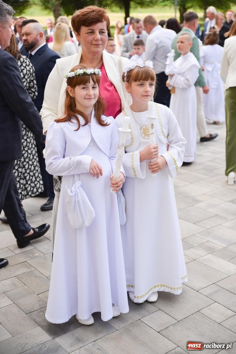 Zdjęcie w galerii na portalu naszraciborz.pl: Uroczystość I Komunii Świętej w parafii Matki Bożej wiadomości z regionu