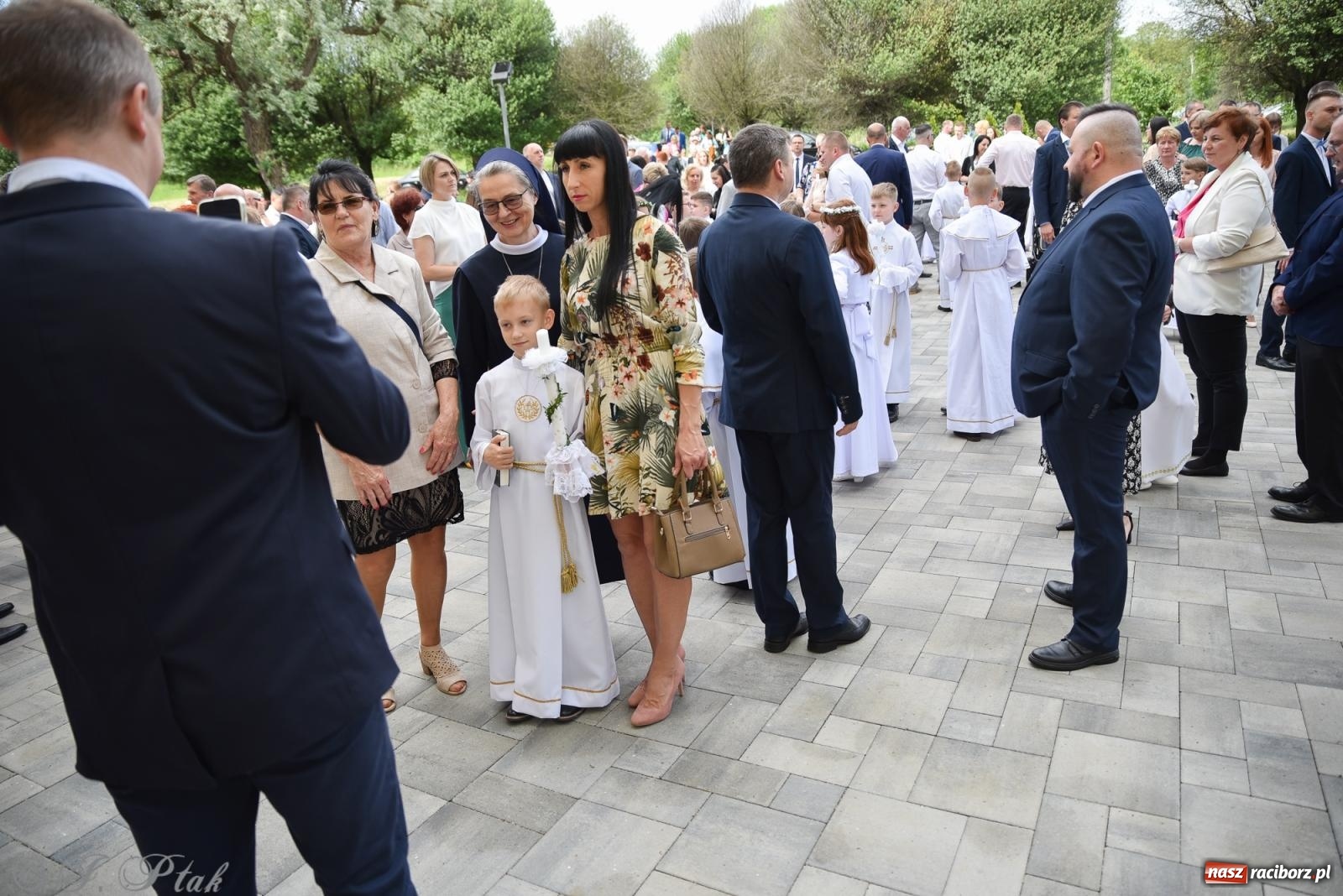 Zdjęcie w galerii na portalu naszraciborz.pl: Uroczystość I Komunii Świętej w parafii Matki Bożej wiadomości z regionu