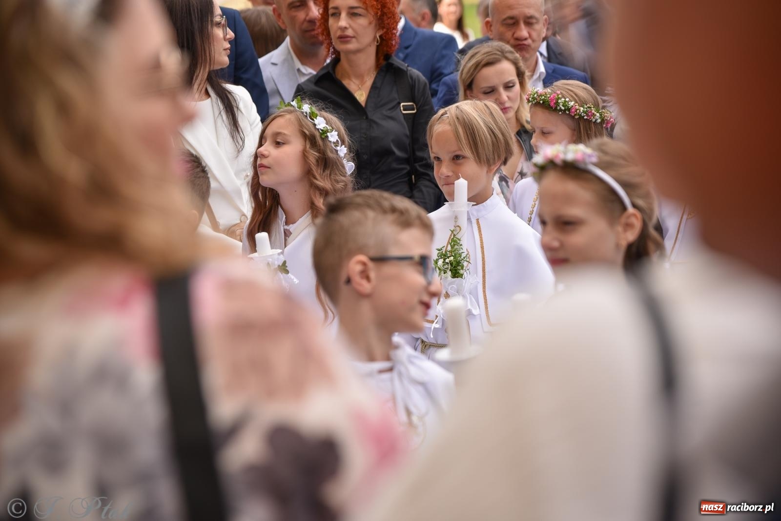 Zdjęcie w galerii na portalu naszraciborz.pl: Uroczystość I Komunii Świętej w parafii Matki Bożej wiadomości z regionu