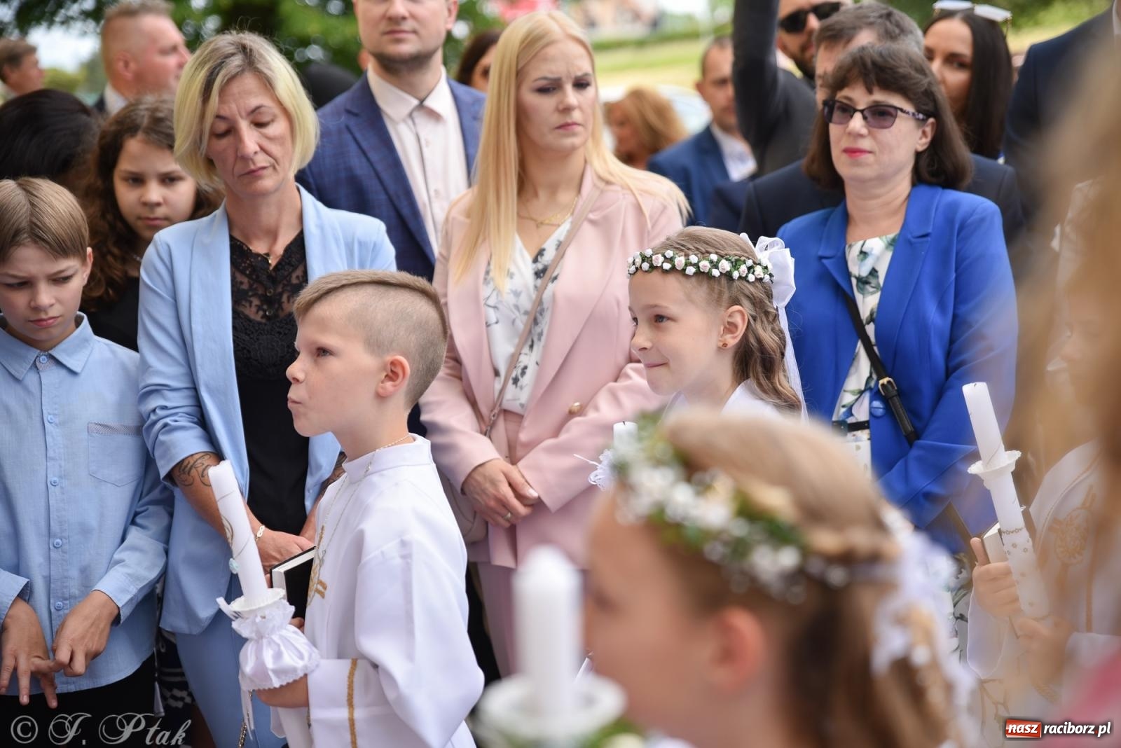 Zdjęcie w galerii na portalu naszraciborz.pl: Uroczystość I Komunii Świętej w parafii Matki Bożej wiadomości z regionu