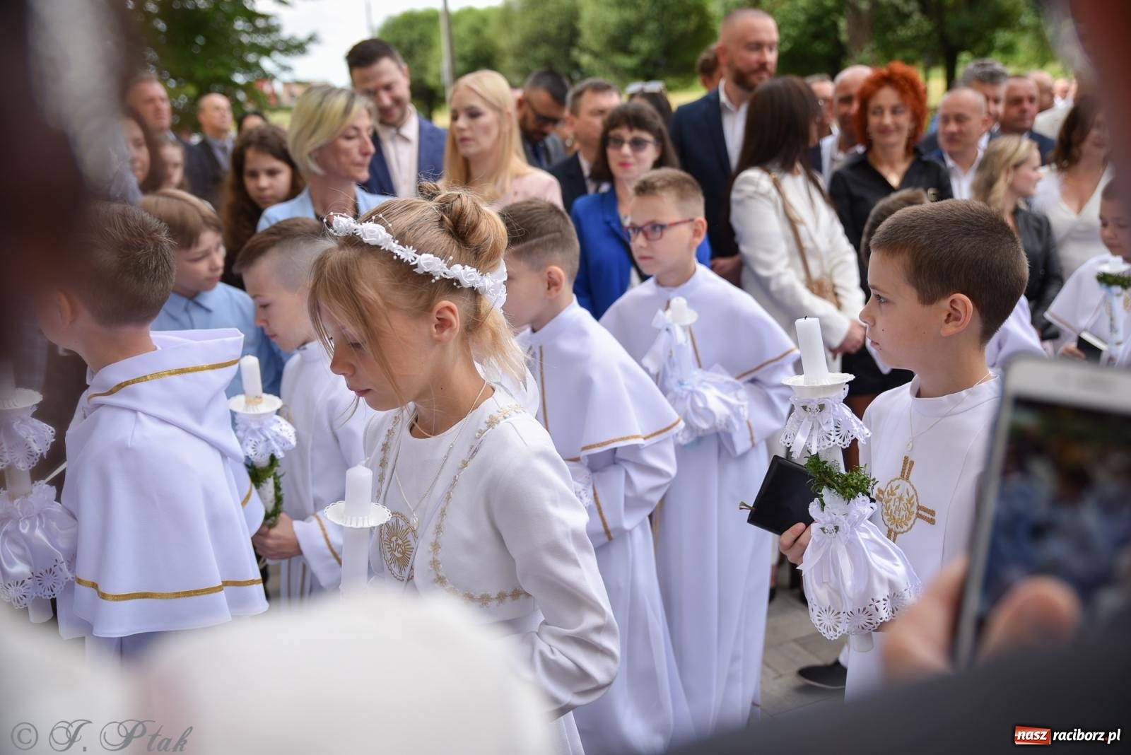 Zdjęcie w galerii na portalu naszraciborz.pl: Uroczystość I Komunii Świętej w parafii Matki Bożej wiadomości z regionu