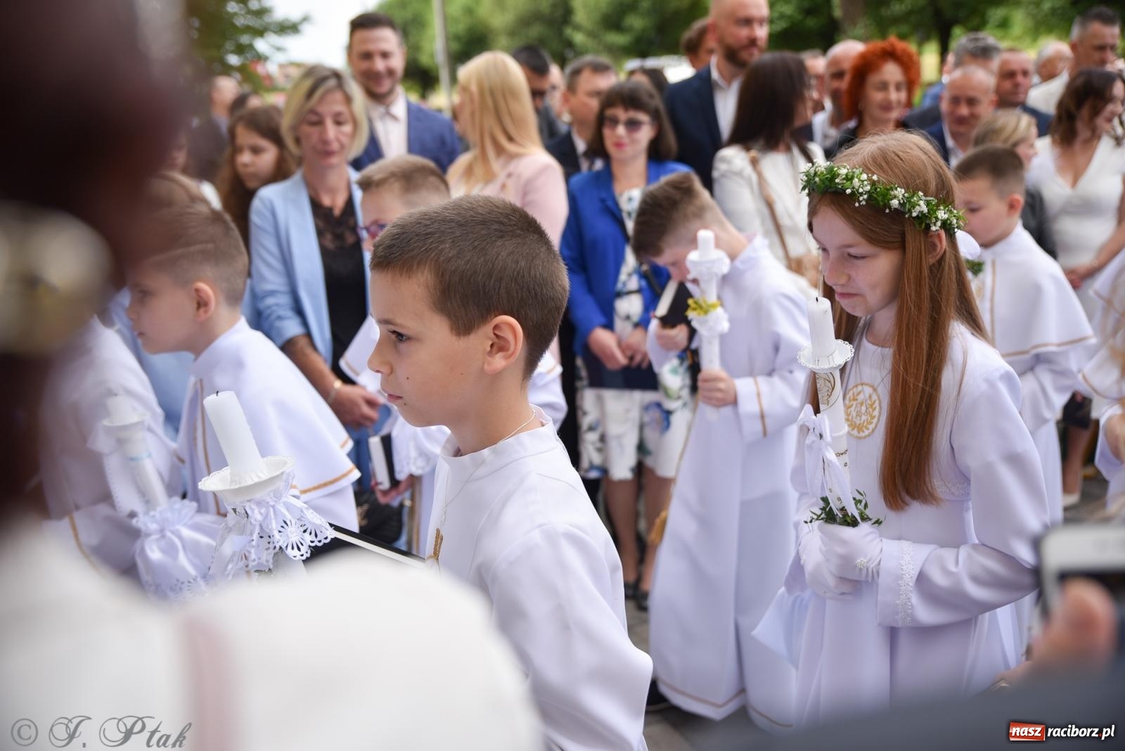 Zdjęcie w galerii na portalu naszraciborz.pl: Uroczystość I Komunii Świętej w parafii Matki Bożej wiadomości z regionu