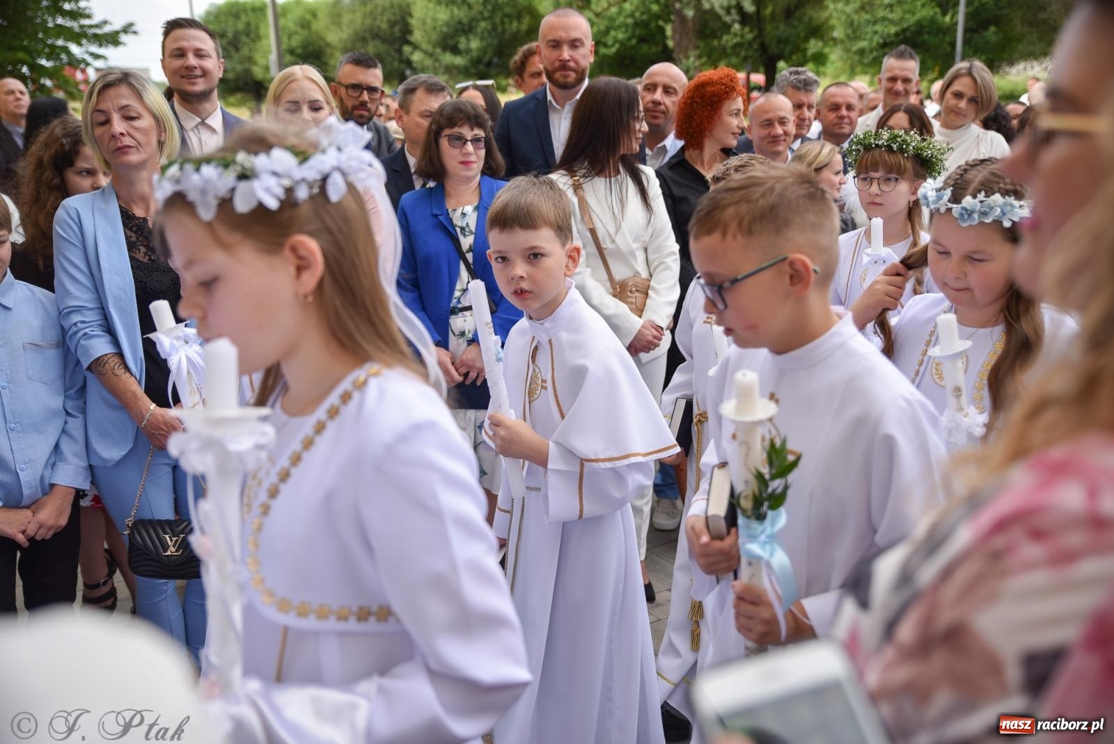 Zdjęcie w galerii na portalu naszraciborz.pl: Uroczystość I Komunii Świętej w parafii Matki Bożej wiadomości z regionu