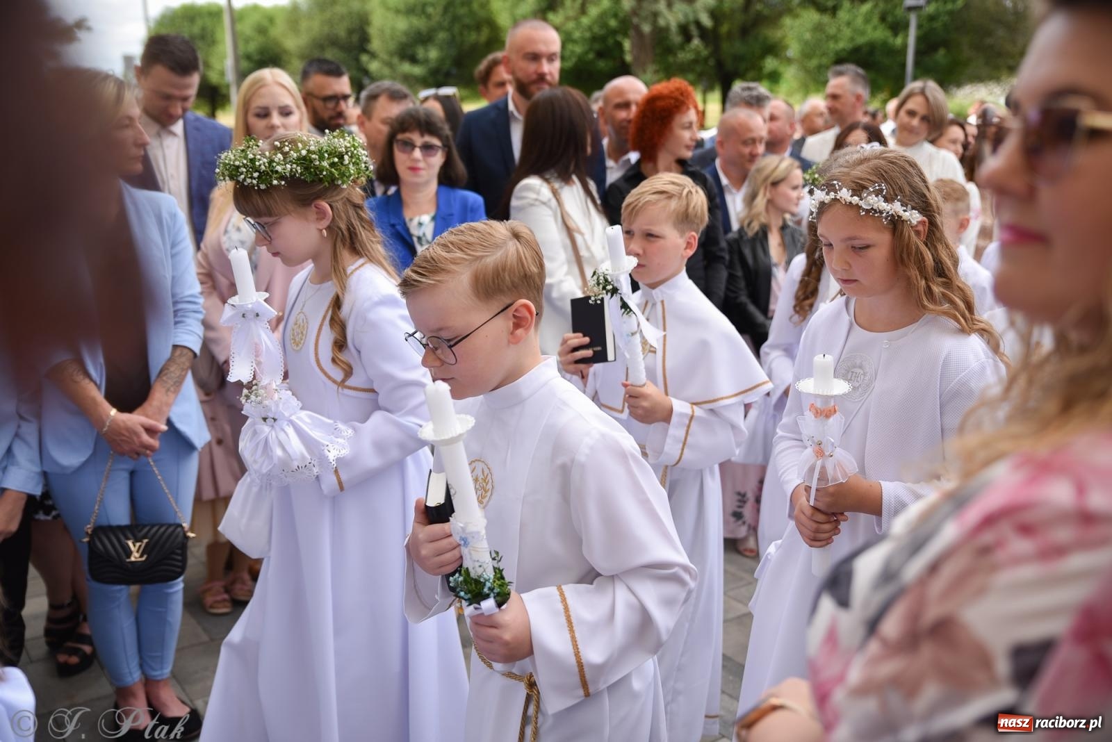 Zdjęcie w galerii na portalu naszraciborz.pl: Uroczystość I Komunii Świętej w parafii Matki Bożej wiadomości z regionu