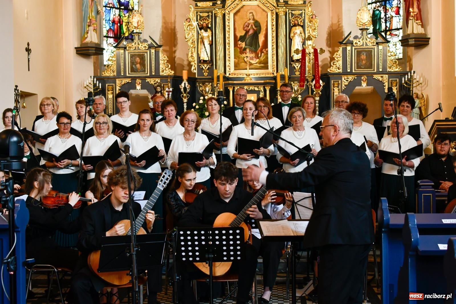 Zdjęcie w galerii na portalu naszraciborz.pl: Chór z Brzezia i Młodzieżowa Orkiestra Symfoniczna na wspólnym koncercie na Zielone Świątki wiadomości z regionu