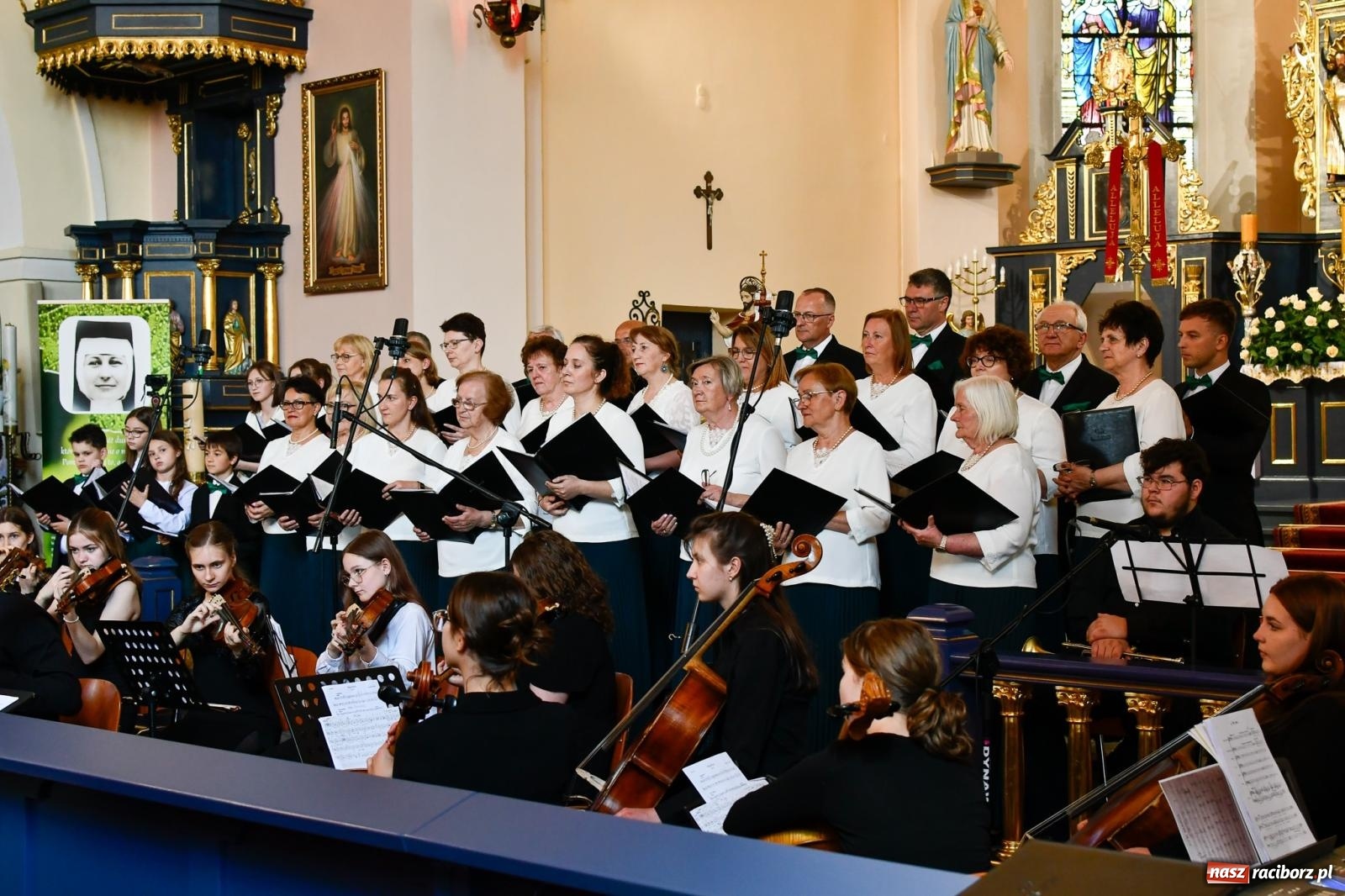 Zdjęcie w galerii na portalu naszraciborz.pl: Chór z Brzezia i Młodzieżowa Orkiestra Symfoniczna na wspólnym koncercie na Zielone Świątki wiadomości z regionu