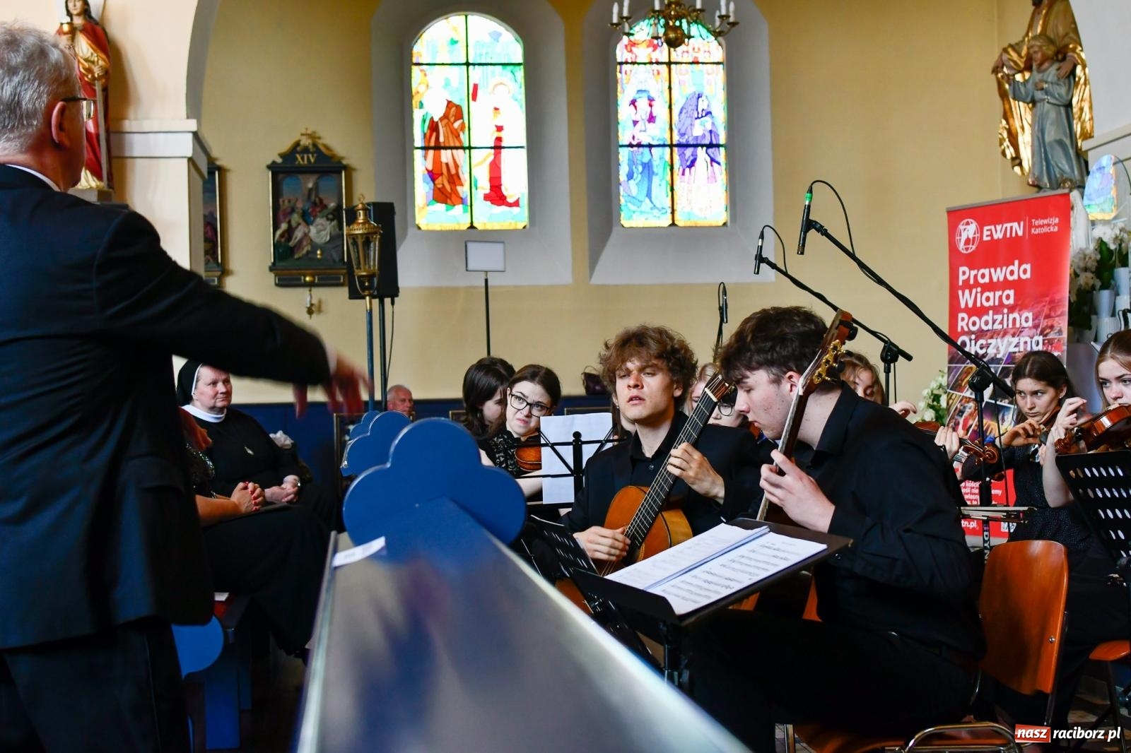 Zdjęcie w galerii na portalu naszraciborz.pl: Chór z Brzezia i Młodzieżowa Orkiestra Symfoniczna na wspólnym koncercie na Zielone Świątki wiadomości z regionu