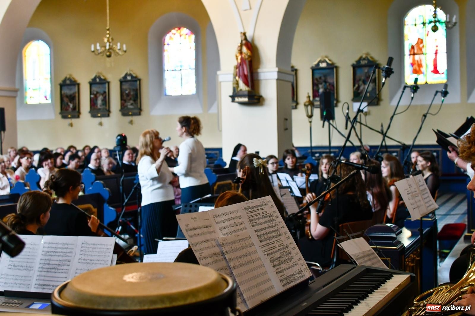 Zdjęcie w galerii na portalu naszraciborz.pl: Chór z Brzezia i Młodzieżowa Orkiestra Symfoniczna na wspólnym koncercie na Zielone Świątki wiadomości z regionu
