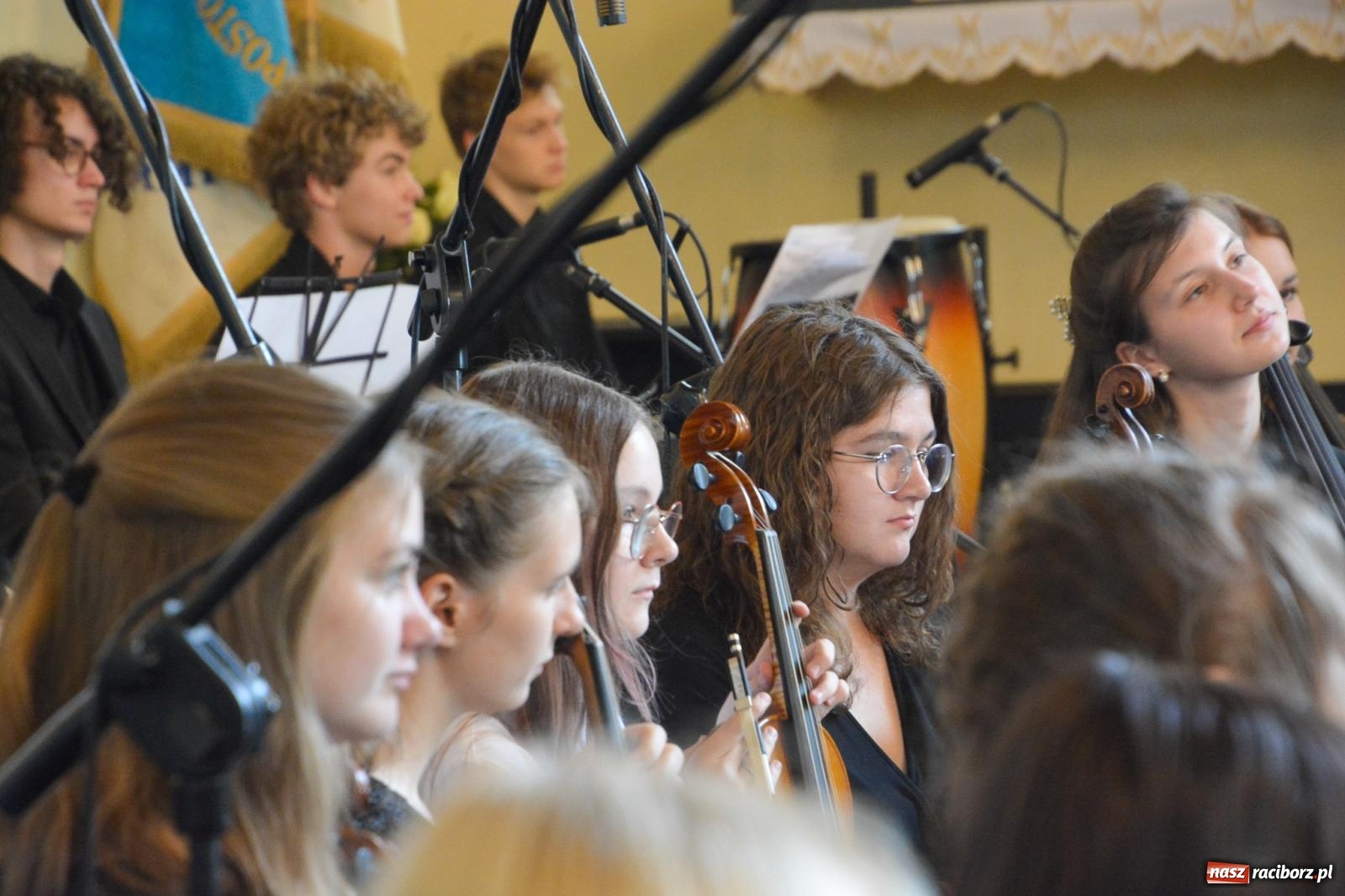 Zdjęcie w galerii na portalu naszraciborz.pl: Chór z Brzezia i Młodzieżowa Orkiestra Symfoniczna na wspólnym koncercie na Zielone Świątki wiadomości z regionu