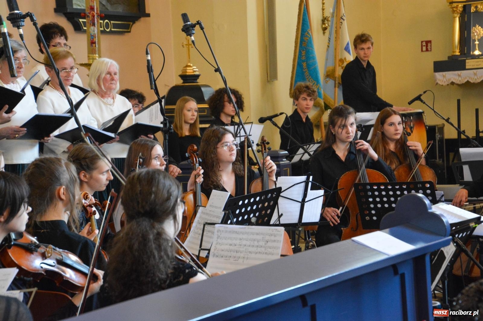 Zdjęcie w galerii na portalu naszraciborz.pl: Chór z Brzezia i Młodzieżowa Orkiestra Symfoniczna na wspólnym koncercie na Zielone Świątki wiadomości z regionu