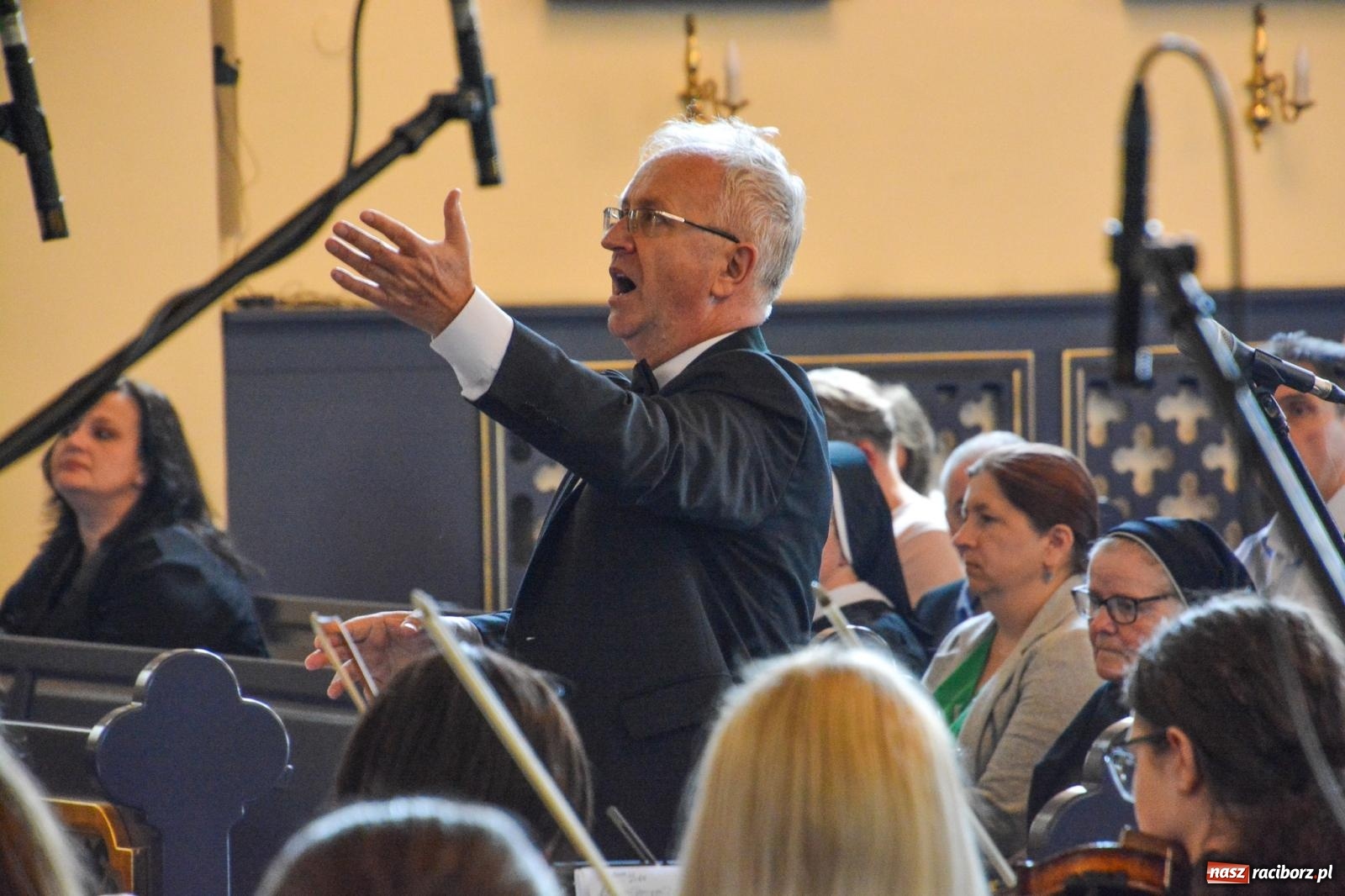 Zdjęcie w galerii na portalu naszraciborz.pl: Chór z Brzezia i Młodzieżowa Orkiestra Symfoniczna na wspólnym koncercie na Zielone Świątki wiadomości z regionu