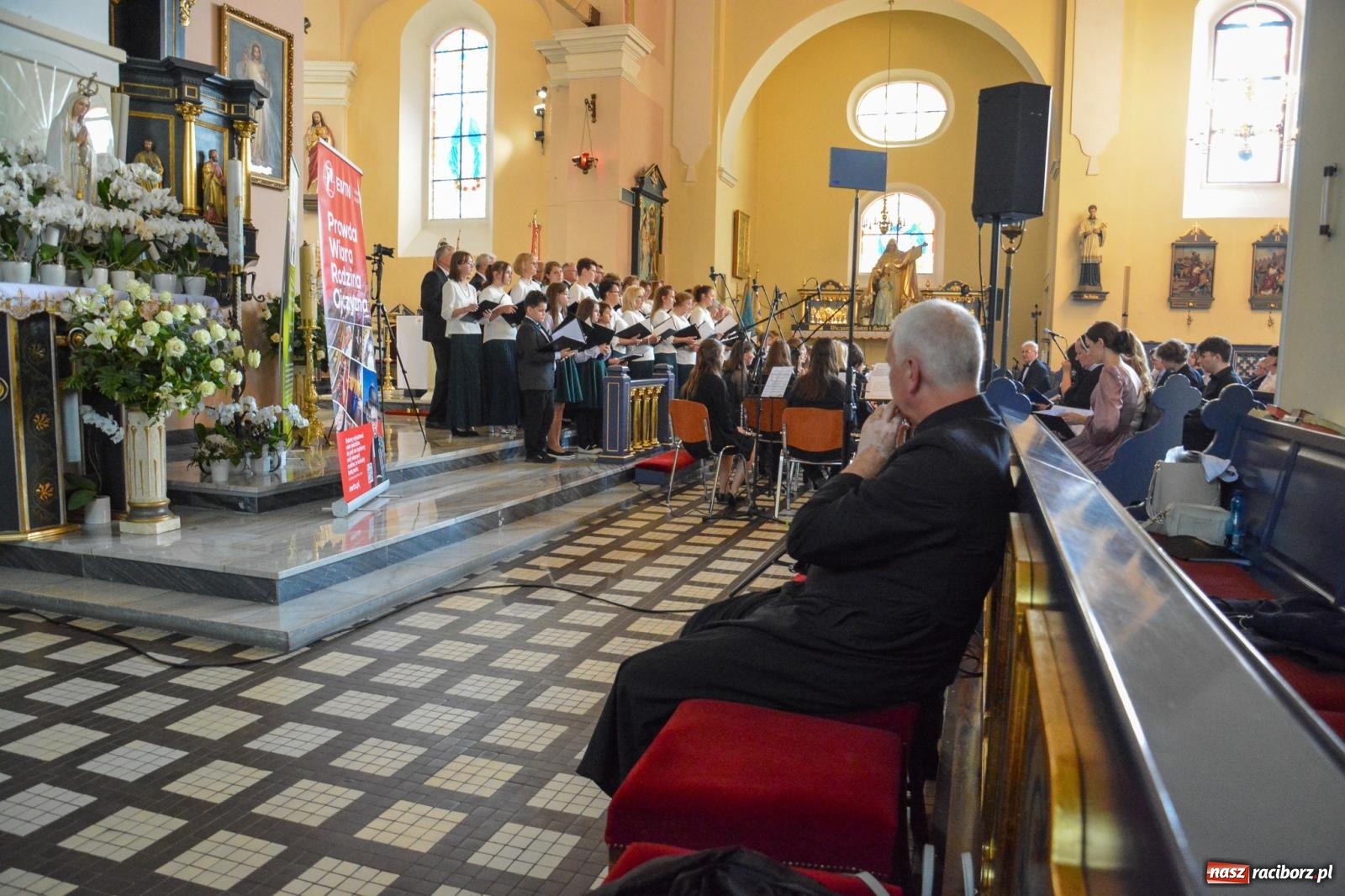 Zdjęcie w galerii na portalu naszraciborz.pl: Chór z Brzezia i Młodzieżowa Orkiestra Symfoniczna na wspólnym koncercie na Zielone Świątki wiadomości z regionu