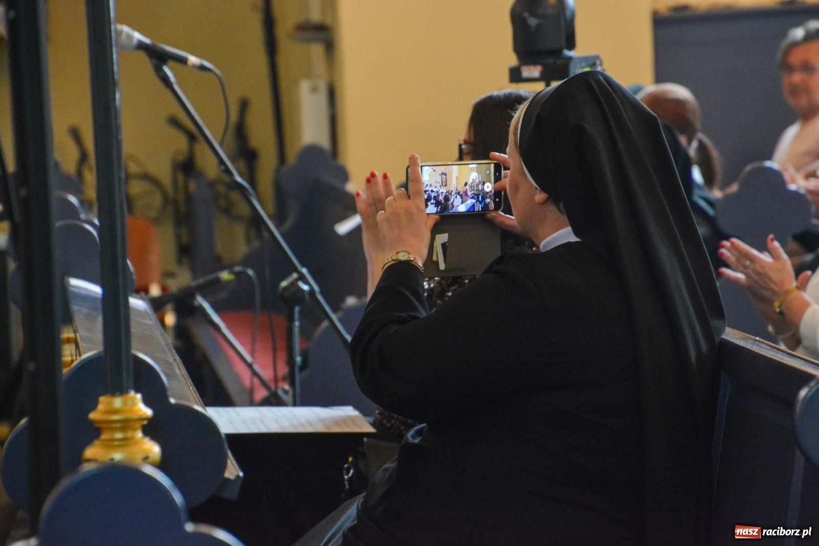 Zdjęcie w galerii na portalu naszraciborz.pl: Chór z Brzezia i Młodzieżowa Orkiestra Symfoniczna na wspólnym koncercie na Zielone Świątki wiadomości z regionu