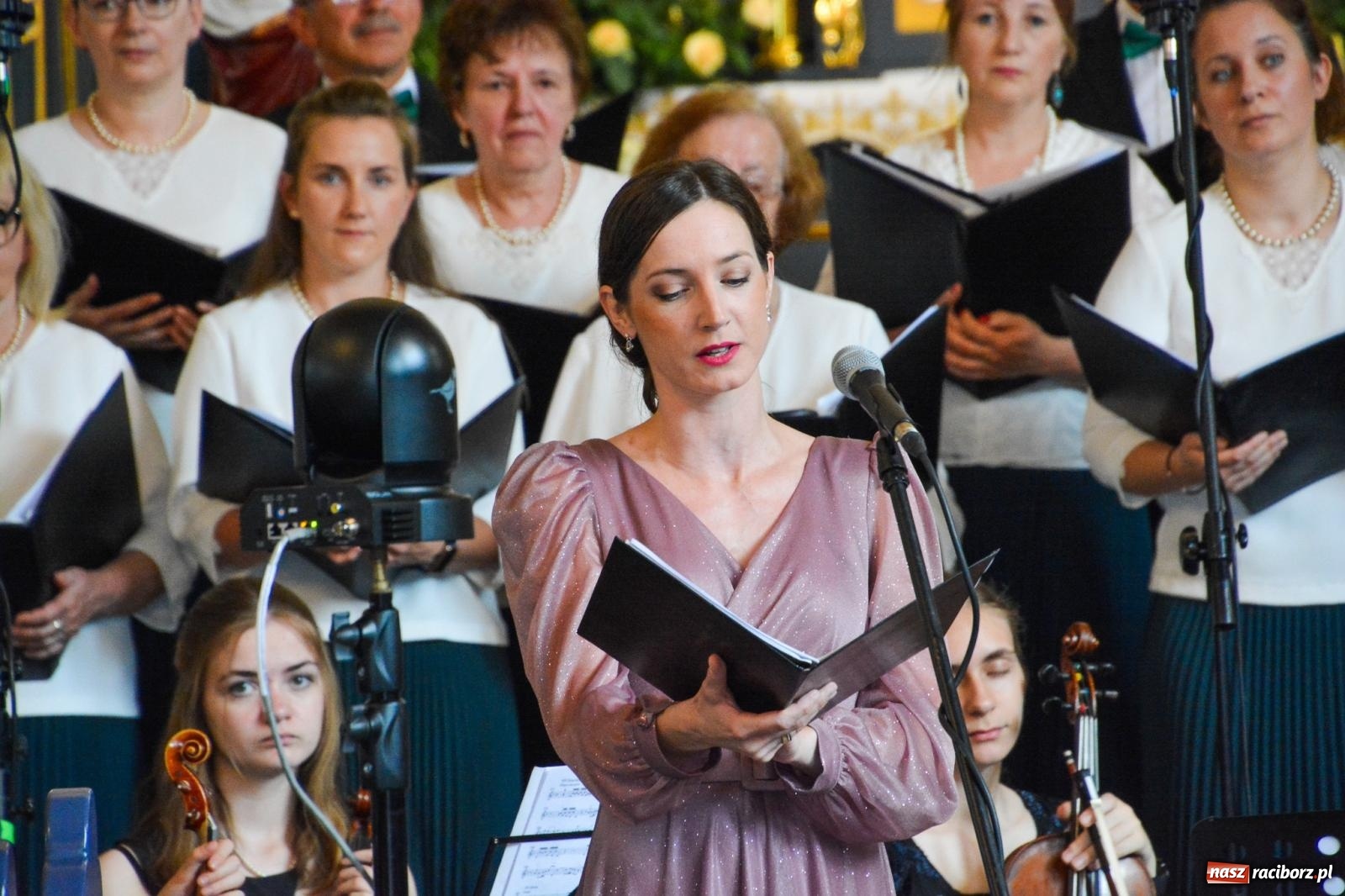 Zdjęcie w galerii na portalu naszraciborz.pl: Chór z Brzezia i Młodzieżowa Orkiestra Symfoniczna na wspólnym koncercie na Zielone Świątki wiadomości z regionu