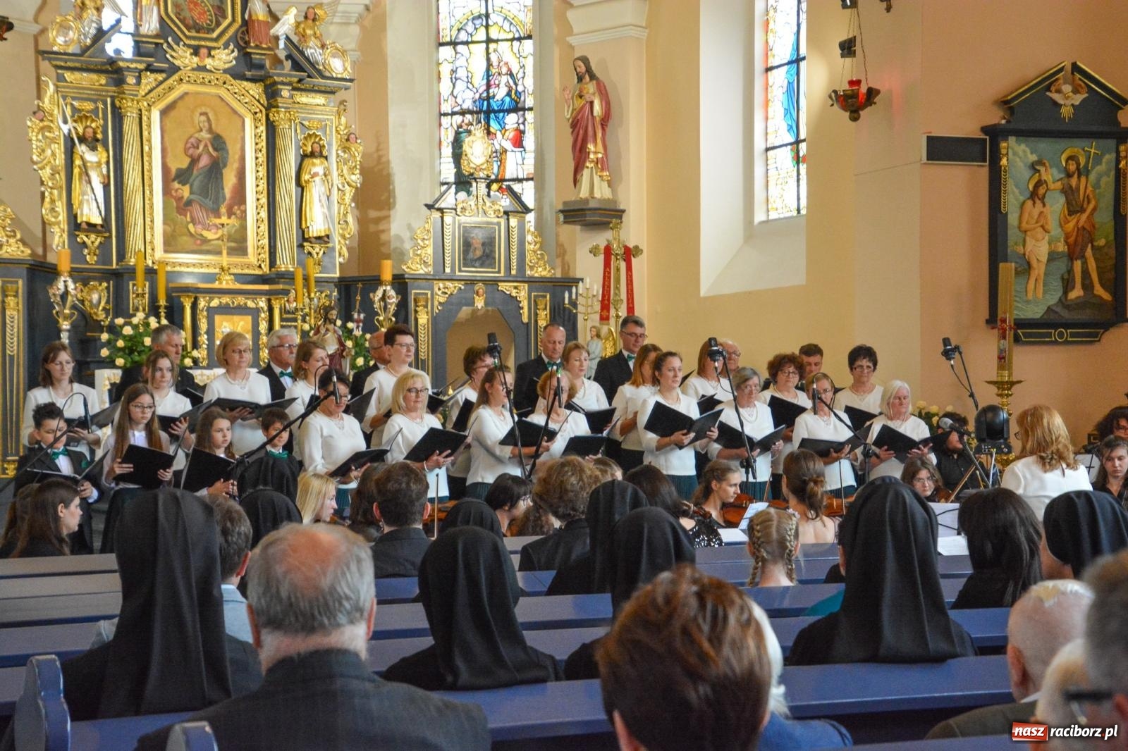 Zdjęcie w galerii na portalu naszraciborz.pl: Chór z Brzezia i Młodzieżowa Orkiestra Symfoniczna na wspólnym koncercie na Zielone Świątki wiadomości z regionu