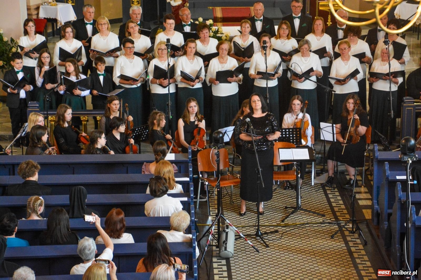 Zdjęcie w galerii na portalu naszraciborz.pl: Chór z Brzezia i Młodzieżowa Orkiestra Symfoniczna na wspólnym koncercie na Zielone Świątki wiadomości z regionu