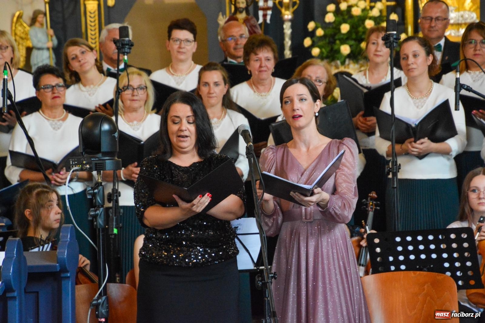 Zdjęcie w galerii na portalu naszraciborz.pl: Chór z Brzezia i Młodzieżowa Orkiestra Symfoniczna na wspólnym koncercie na Zielone Świątki wiadomości z regionu